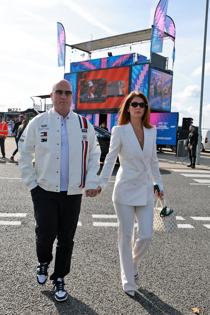 GP GRAN BRETAGNA, (L to R): Dan Towriss (USA) Cadillac F1 Team e TWG Motorsports CEO wi sua moglie Cassidy Towriss (USA).
03.07.2026. Formula 1 World Championship, Rd 9, British Grand Prix, Silverstone, England, Sprint Qualifiche Day.
- www.xpbimages.com, EMail: requests@xpbimages.com © Copyright: Moy / XPB Images
