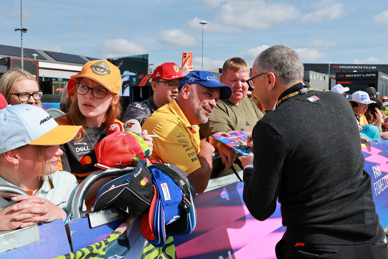 GP GRAN BRETAGNA, Stefano Domenicali (ITA) Formula One President e CEO with fans.
03.07.2026. Formula 1 World Championship, Rd 9, British Grand Prix, Silverstone, England, Sprint Qualifiche Day.
- www.xpbimages.com, EMail: requests@xpbimages.com © Copyright: Moy / XPB Images