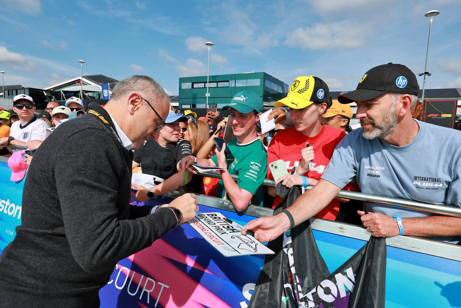 GP GRAN BRETAGNA, Stefano Domenicali (ITA) Formula One President e CEO with fans.
03.07.2026. Formula 1 World Championship, Rd 9, British Grand Prix, Silverstone, England, Sprint Qualifiche Day.
- www.xpbimages.com, EMail: requests@xpbimages.com © Copyright: Moy / XPB Images