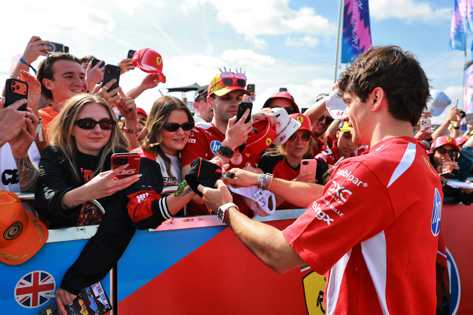 GP GRAN BRETAGNA, Charles Leclerc (MON) Ferrari with fans.
03.07.2026. Formula 1 World Championship, Rd 9, British Grand Prix, Silverstone, England, Sprint Qualifiche Day.
- www.xpbimages.com, EMail: requests@xpbimages.com © Copyright: Moy / XPB Images