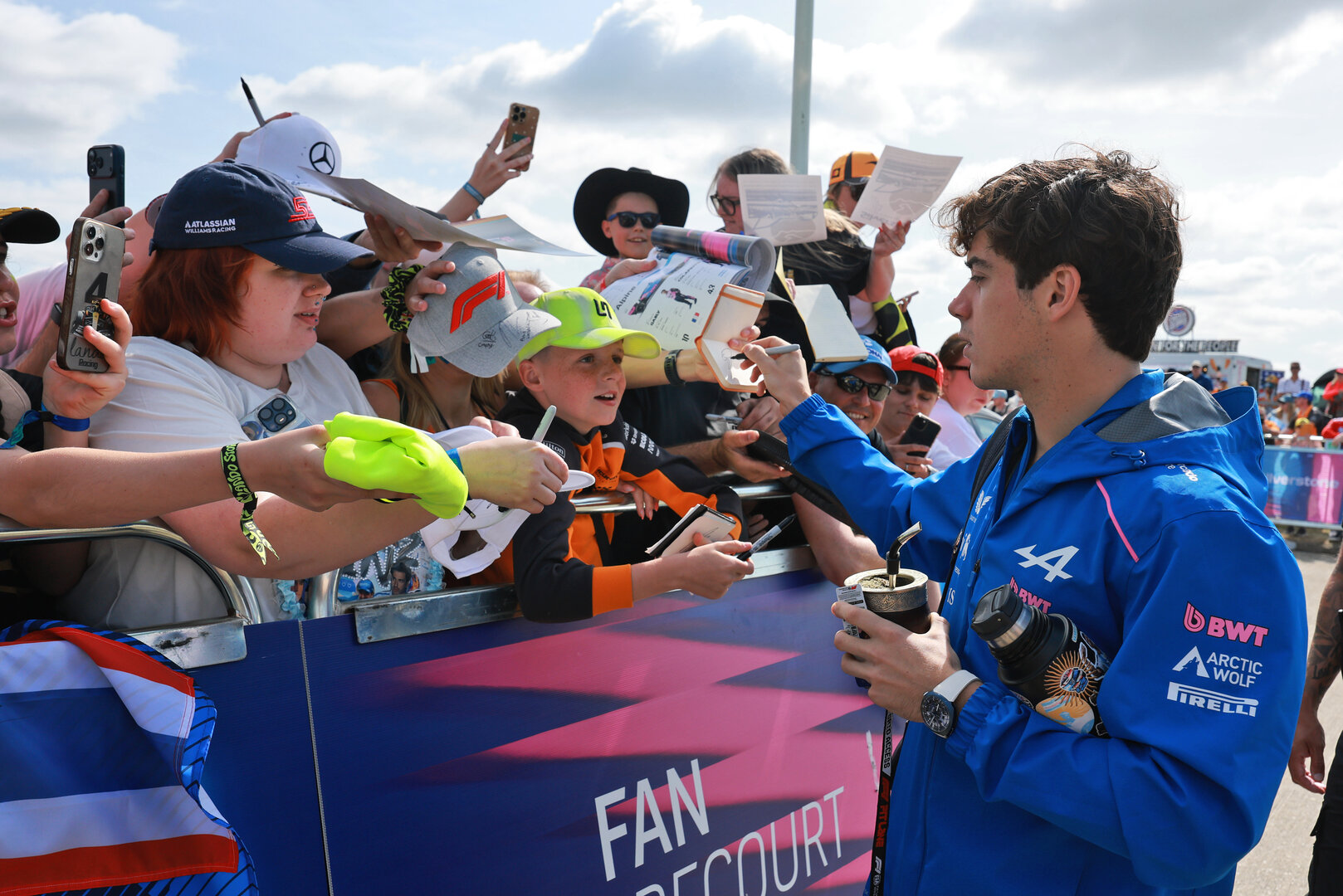 GP GRAN BRETAGNA, Franco Colapinto (ARG) Alpine F1 Team with fans.
03.07.2026. Formula 1 World Championship, Rd 9, British Grand Prix, Silverstone, England, Sprint Qualifiche Day.
- www.xpbimages.com, EMail: requests@xpbimages.com © Copyright: Moy / XPB Images
