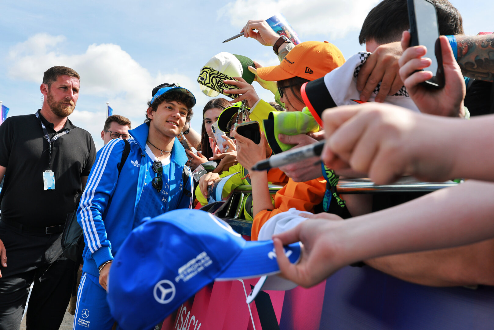 GP GRAN BRETAGNA, Franco Colapinto (ARG) Alpine F1 Team with fans.
03.07.2026. Formula 1 World Championship, Rd 9, British Grand Prix, Silverstone, England, Sprint Qualifiche Day.
- www.xpbimages.com, EMail: requests@xpbimages.com © Copyright: Moy / XPB Images