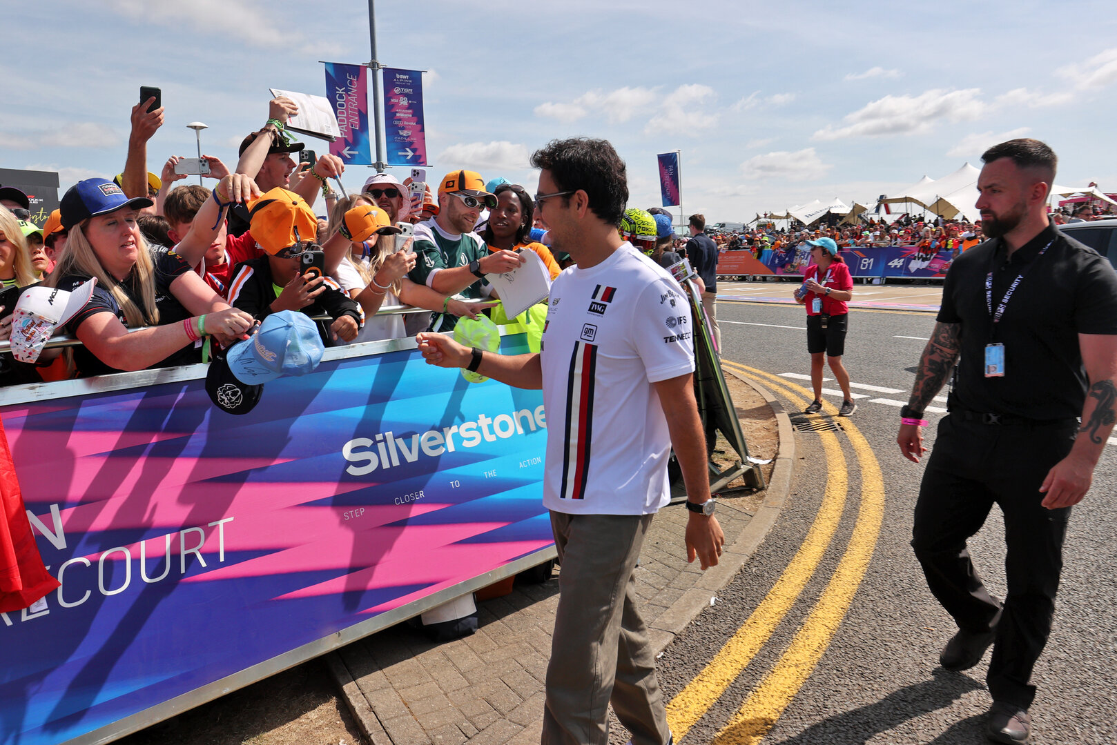 GP GRAN BRETAGNA, Sergio Perez (MEX) Cadillac Formula 1 Team with fans.
03.07.2026. Formula 1 World Championship, Rd 9, British Grand Prix, Silverstone, England, Sprint Qualifiche Day.
- www.xpbimages.com, EMail: requests@xpbimages.com © Copyright: Davenport / XPB Images