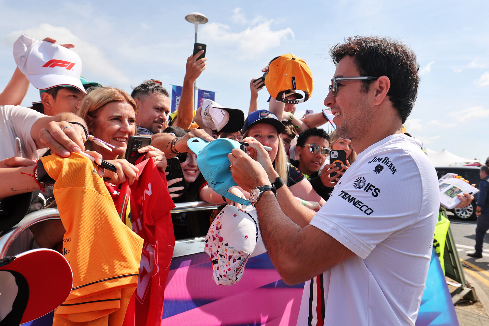 GP GRAN BRETAGNA, Sergio Perez (MEX) Cadillac Formula 1 Team with fans.
03.07.2026. Formula 1 World Championship, Rd 9, British Grand Prix, Silverstone, England, Sprint Qualifiche Day.
- www.xpbimages.com, EMail: requests@xpbimages.com © Copyright: Davenport / XPB Images
