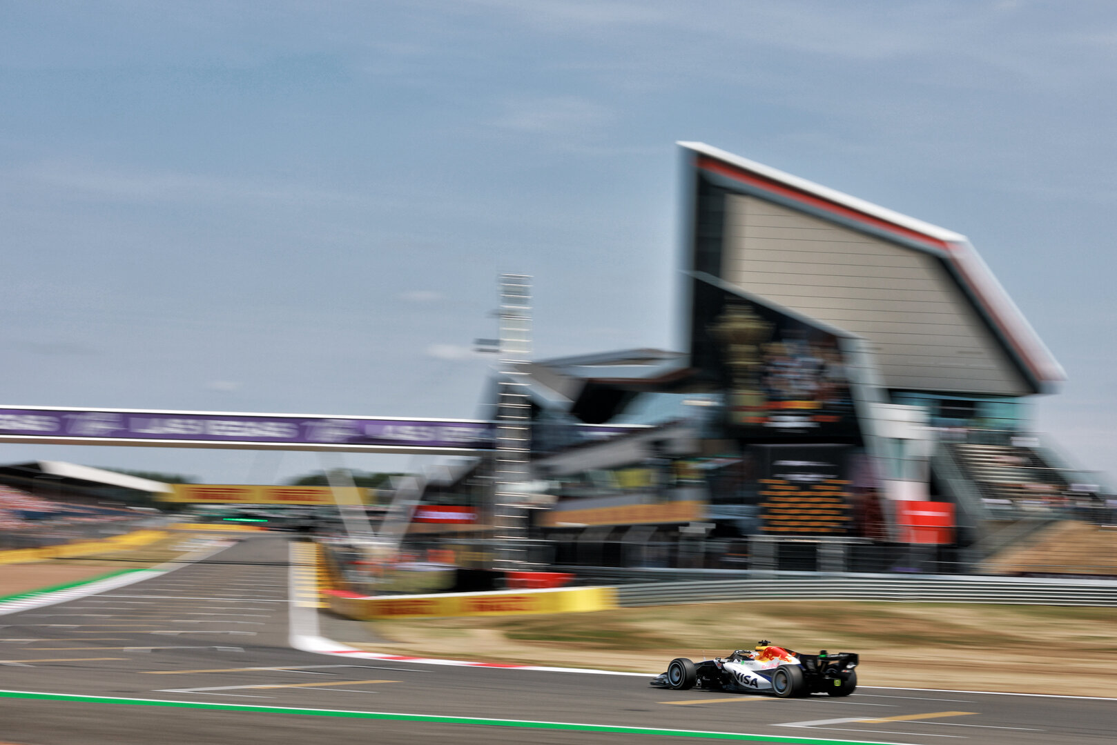 GP GRAN BRETAGNA, Liam Lawson (NZL) Racing Bulls Formula One Team VCARB 03.
03.07.2026. Formula 1 World Championship, Rd 9, British Grand Prix, Silverstone, England, Sprint Qualifiche Day.
- www.xpbimages.com, EMail: requests@xpbimages.com © Copyright: Moy / XPB Images