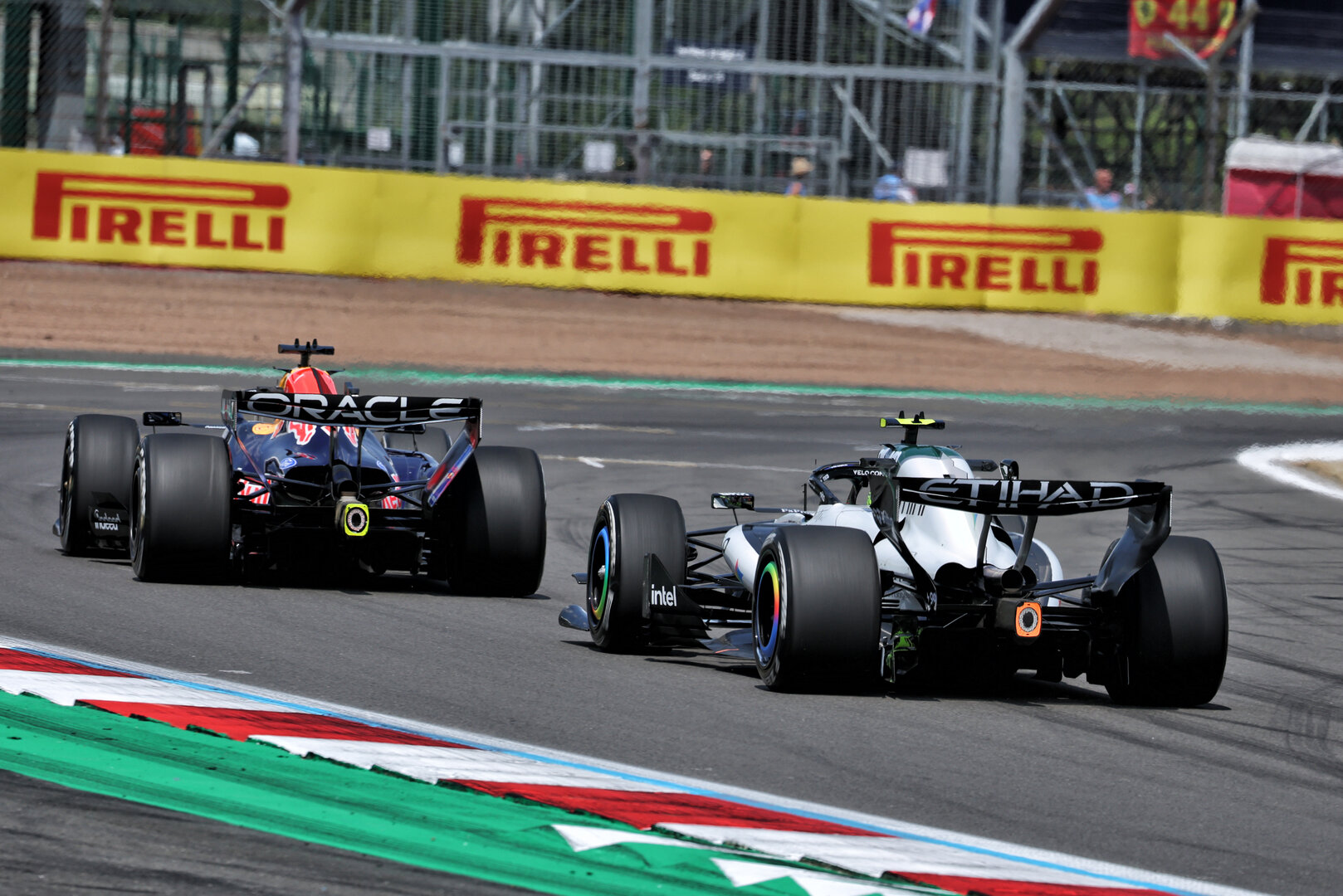 GP GRAN BRETAGNA, Max Verstappen (NLD) Red Bull Racing RB22 e  Lando Norris (GBR) McLaren F1 Team MCL40.
03.07.2026. Formula 1 World Championship, Rd 9, British Grand Prix, Silverstone, England, Sprint Qualifiche Day.
- www.xpbimages.com, EMail: requests@xpbimages.com © Copyright: Moy / XPB Images