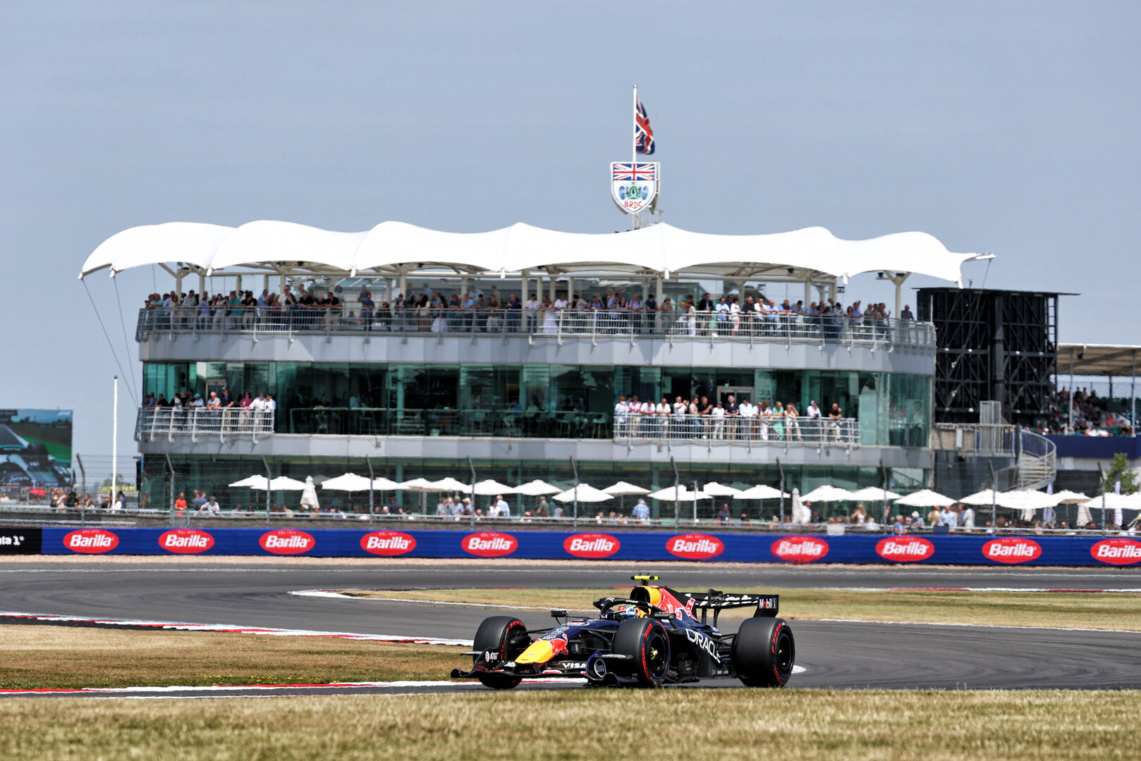 GP GRAN BRETAGNA, Isack Hadjar (FRA) Red Bull Racing RB22.
03.07.2026. Formula 1 World Championship, Rd 9, British Grand Prix, Silverstone, England, Sprint Qualifiche Day.
- www.xpbimages.com, EMail: requests@xpbimages.com © Copyright: Bearne / XPB Images