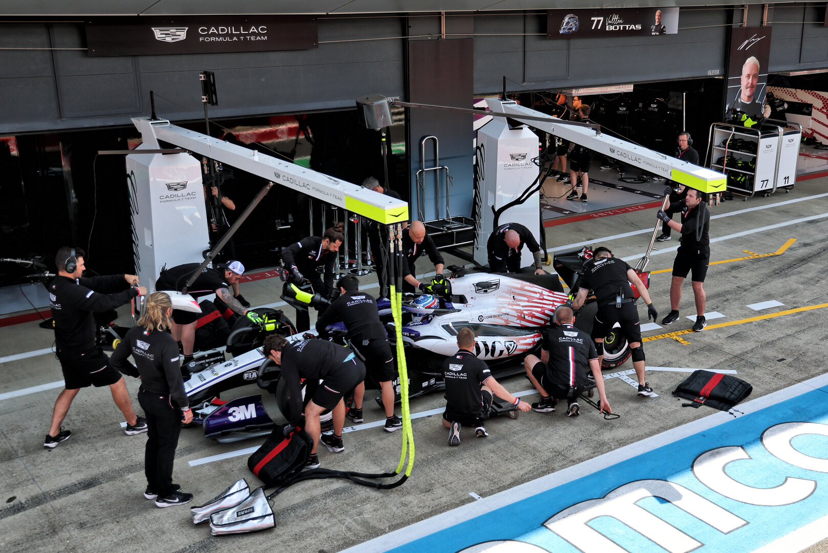 GP GRAN BRETAGNA, Valtteri Bottas (FIN) Cadillac Formula 1 Team MAC-26 in the pits.
03.07.2026. Formula 1 World Championship, Rd 9, British Grand Prix, Silverstone, England, Sprint Qualifiche Day.
- www.xpbimages.com, EMail: requests@xpbimages.com © Copyright: Batchelor / XPB Images