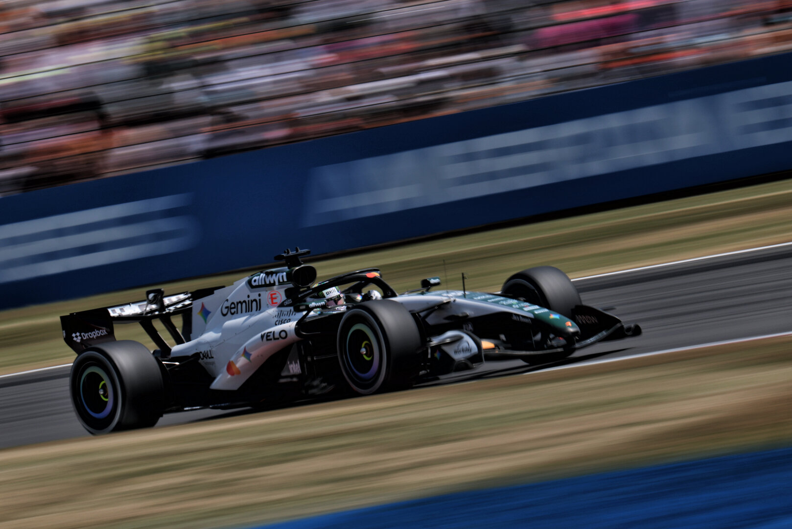 GP GRAN BRETAGNA, Oscar Piastri (AUS) McLaren F1 Team MCL40.
03.07.2026. Formula 1 World Championship, Rd 9, British Grand Prix, Silverstone, England, Sprint Qualifiche Day.
- www.xpbimages.com, EMail: requests@xpbimages.com © Copyright: Charniaux / XPB Images