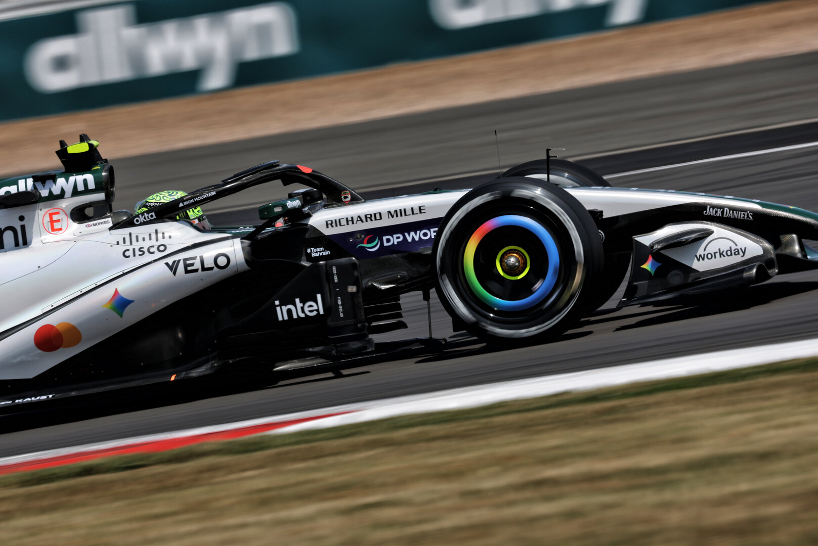 GP GRAN BRETAGNA, Lando Norris (GBR) McLaren F1 Team MCL40.
03.07.2026. Formula 1 World Championship, Rd 9, British Grand Prix, Silverstone, England, Sprint Qualifiche Day.
- www.xpbimages.com, EMail: requests@xpbimages.com © Copyright: Dunbar / XPB Images