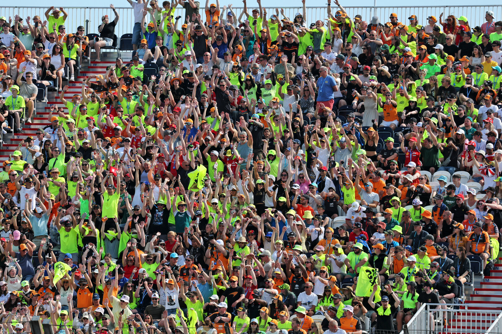 GP GRAN BRETAGNA, Circuit Atmosfera - fans in the Lando Norris grandstand.
03.07.2026. Formula 1 World Championship, Rd 9, British Grand Prix, Silverstone, England, Sprint Qualifiche Day.
- www.xpbimages.com, EMail: requests@xpbimages.com © Copyright: Moy / XPB Images