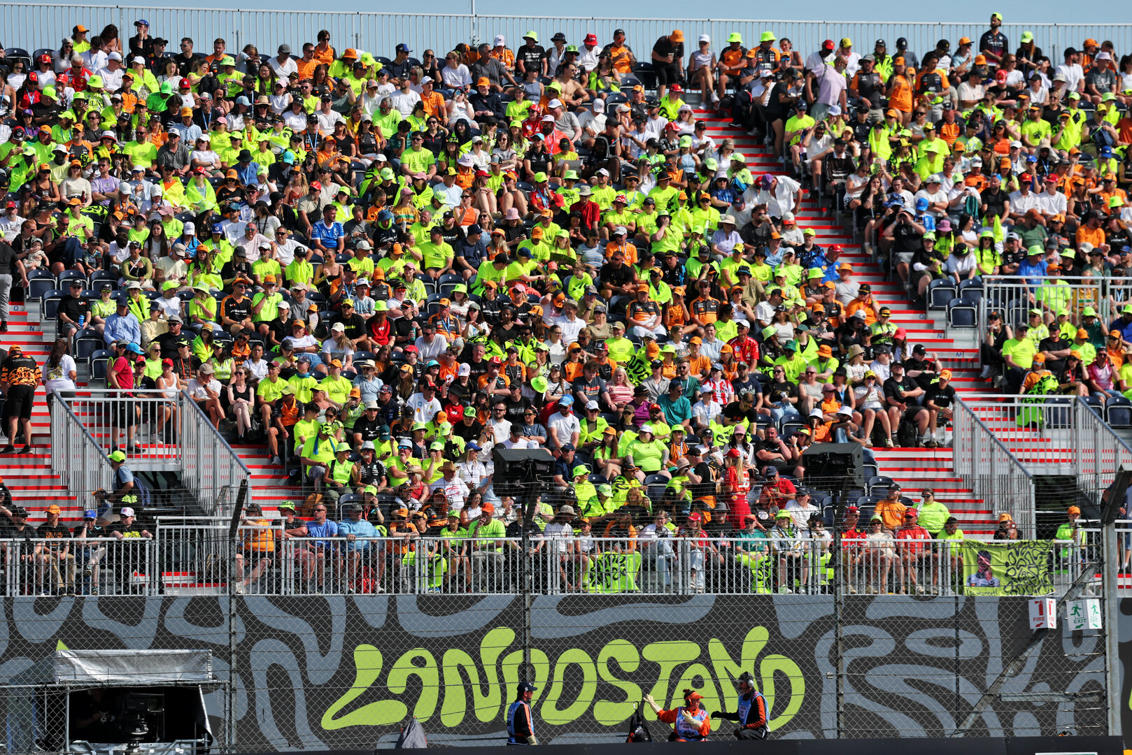 GP GRAN BRETAGNA, Circuit Atmosfera - fans in the Lando Norris grandstand. 
03.07.2026. Formula 1 World Championship, Rd 9, British Grand Prix, Silverstone, England, Sprint Qualifiche Day.
- www.xpbimages.com, EMail: requests@xpbimages.com © Copyright: Moy / XPB Images