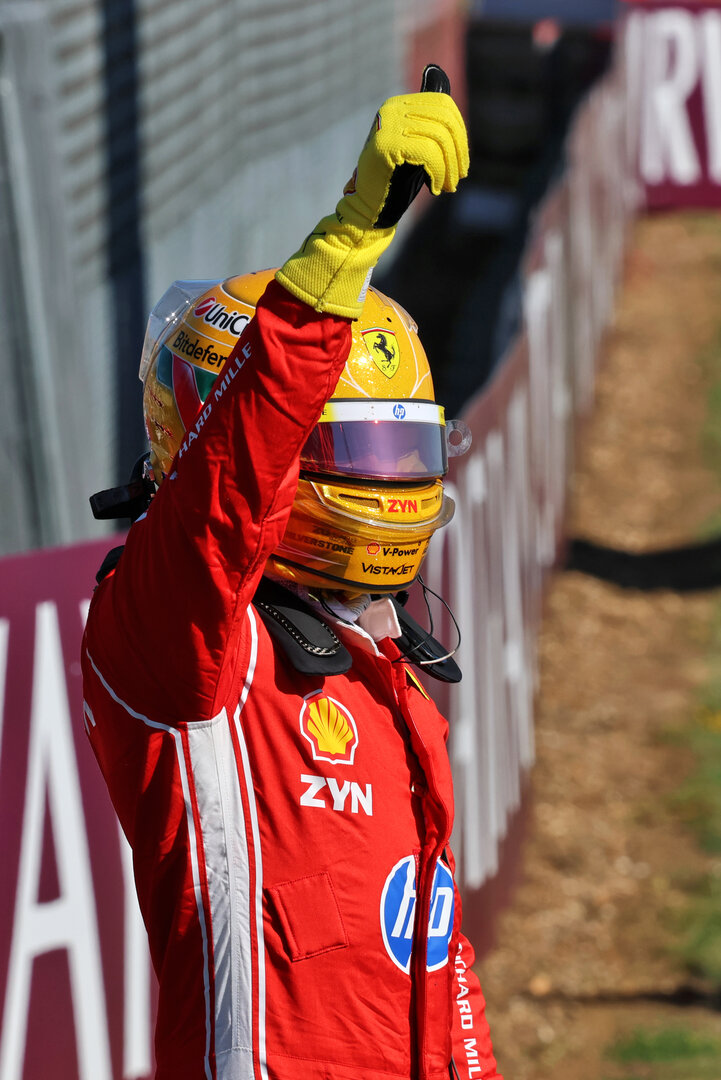 GP GRAN BRETAGNA, Lewis Hamilton (GBR) Ferrari celebrates his pole position in Sprint parc ferme.
03.07.2026. Formula 1 World Championship, Rd 9, British Grand Prix, Silverstone, England, Sprint Qualifiche Day.
- www.xpbimages.com, EMail: requests@xpbimages.com © Copyright: Batchelor / XPB Images