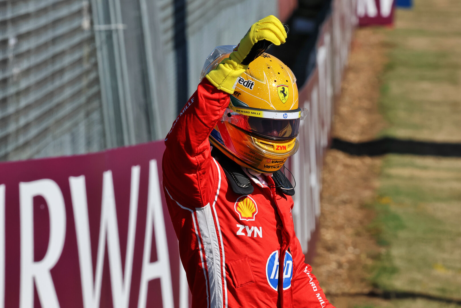 GP GRAN BRETAGNA, Lewis Hamilton (GBR) Ferrari celebrates his pole position in Sprint parc ferme.
03.07.2026. Formula 1 World Championship, Rd 9, British Grand Prix, Silverstone, England, Sprint Qualifiche Day.
- www.xpbimages.com, EMail: requests@xpbimages.com © Copyright: Batchelor / XPB Images