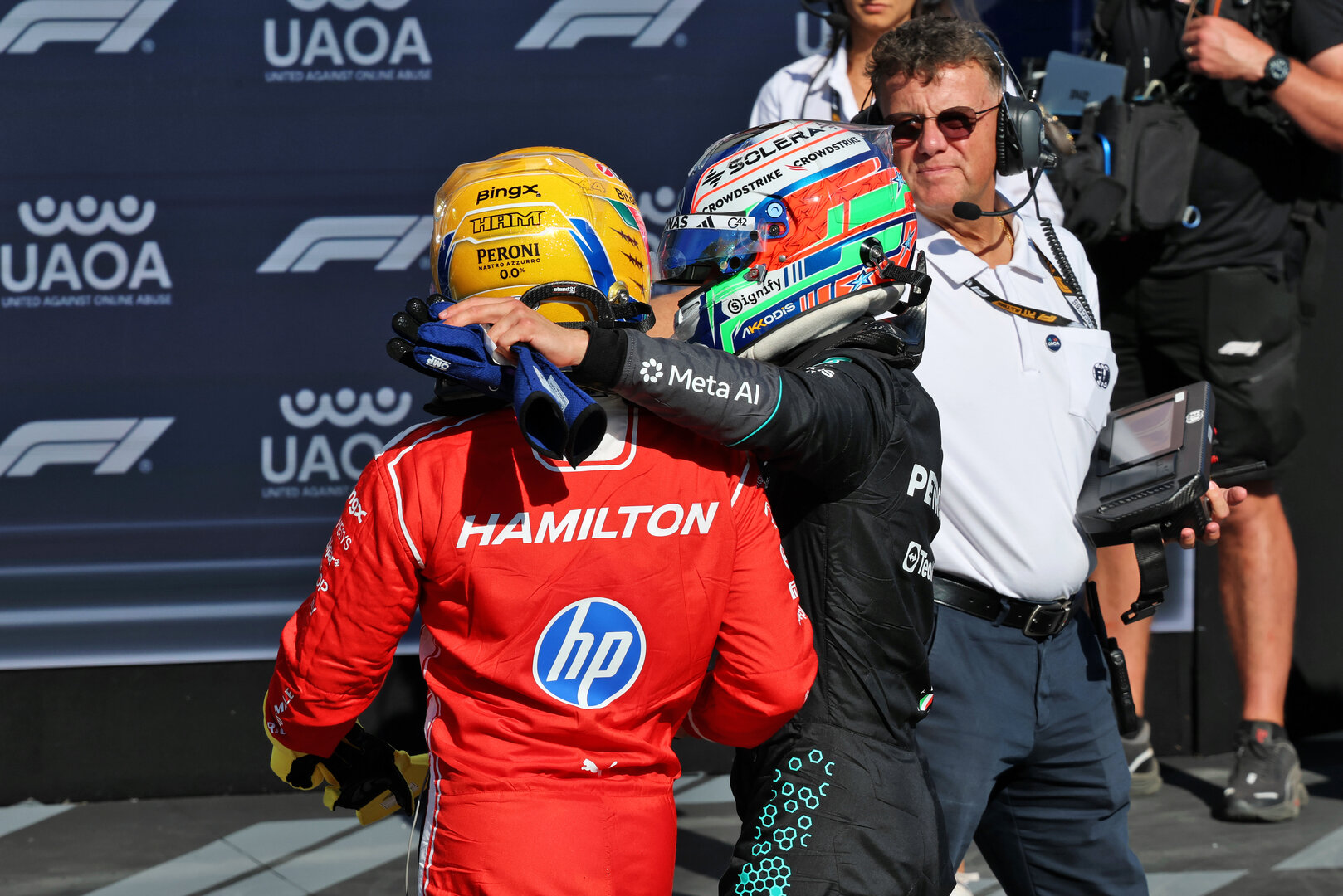 GP GRAN BRETAGNA, (L to R): Lewis Hamilton (GBR) Ferrari celebrates his pole position in Sprint qualifying parc ferme with second placed Andrea Kimi Antonelli (ITA) Mercedes AMG Formula One Team.
03.07.2026. Formula 1 World Championship, Rd 9, British Grand Prix, Silverstone, England, Sprint Qualifiche Day.
- www.xpbimages.com, EMail: requests@xpbimages.com © Copyright: Batchelor / XPB Images