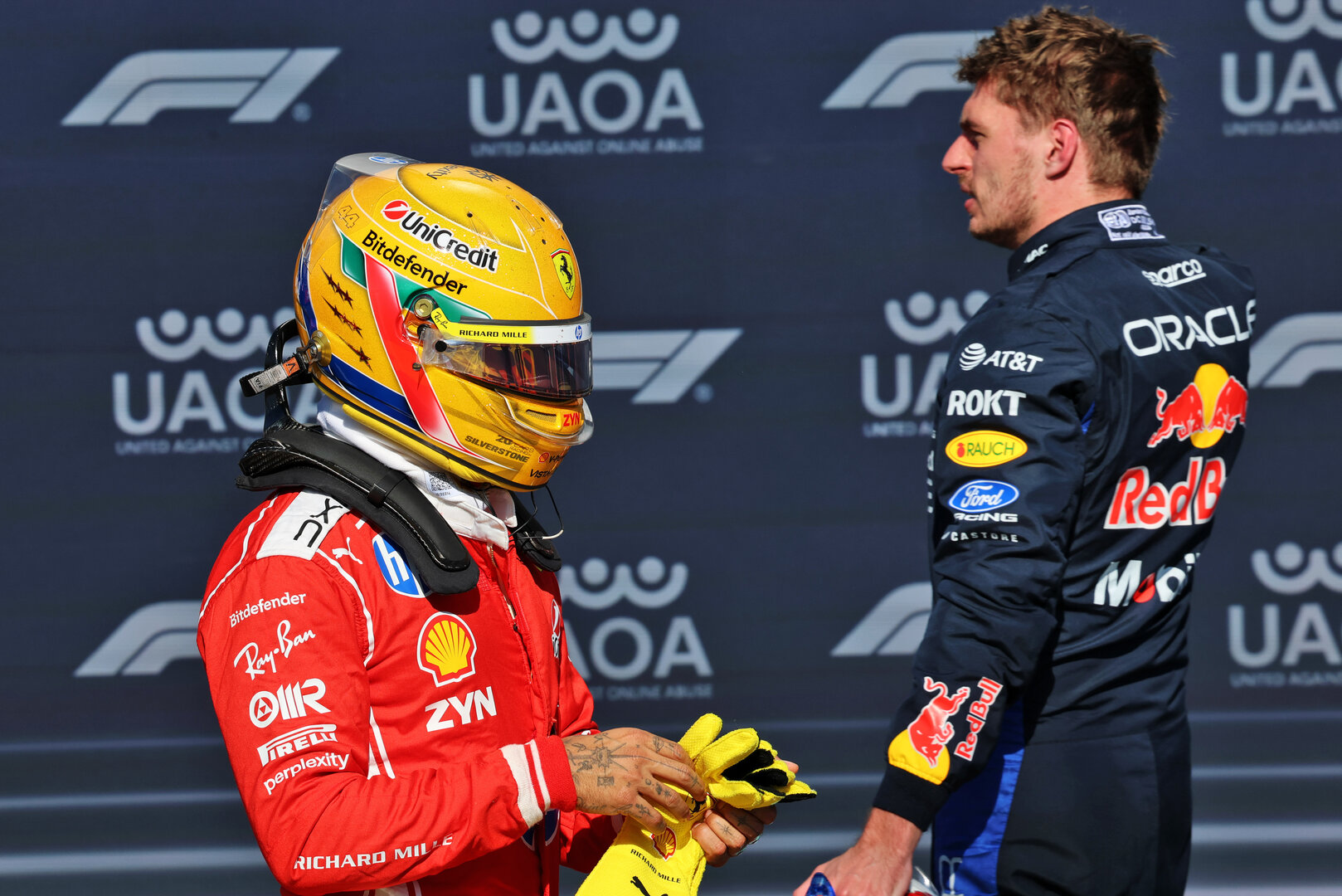 GP GRAN BRETAGNA, (L to R): Pole sitter Lewis Hamilton (GBR) Ferrari in Sprint qualifying parc ferme with third placed Max Verstappen (NLD) Red Bull Racing.
03.07.2026. Formula 1 World Championship, Rd 9, British Grand Prix, Silverstone, England, Sprint Qualifiche Day.
- www.xpbimages.com, EMail: requests@xpbimages.com © Copyright: Batchelor / XPB Images