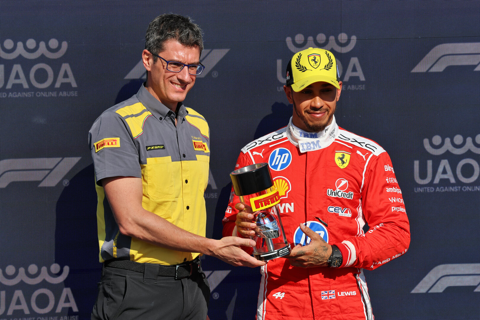 GP GRAN BRETAGNA, (L to R): Dario Marrafuschi (ITA) Head of Pirelli Motorsport Business Unit presents the Pirelli Sprint Qualifiche Award in parc ferme to Lewis Hamilton (GBR) Ferrari.
03.07.2026. Formula 1 World Championship, Rd 9, British Grand Prix, Silverstone, England, Sprint Qualifiche Day.
- www.xpbimages.com, EMail: requests@xpbimages.com © Copyright: Batchelor / XPB Images