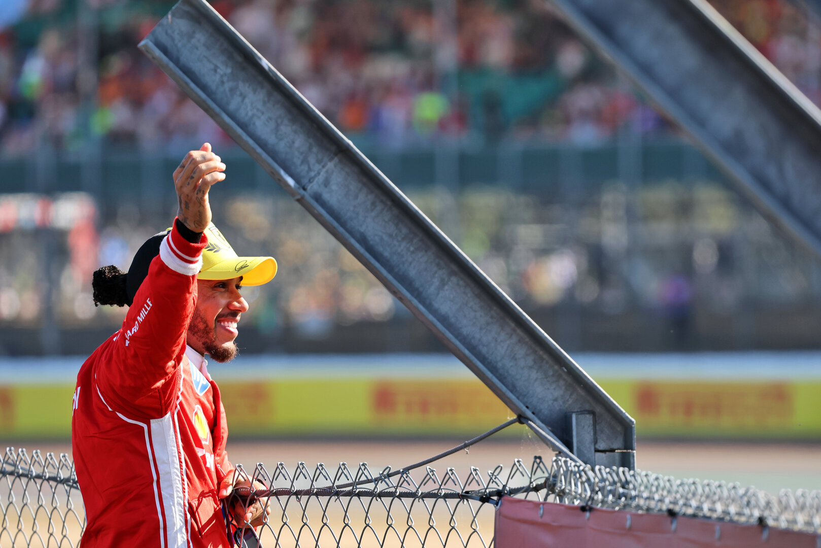 GP GRAN BRETAGNA, Lewis Hamilton (GBR) Ferrari celebrates his pole position in Sprint qualifying parc ferme.
03.07.2026. Formula 1 World Championship, Rd 9, British Grand Prix, Silverstone, England, Sprint Qualifiche Day.
- www.xpbimages.com, EMail: requests@xpbimages.com © Copyright: Batchelor / XPB Images