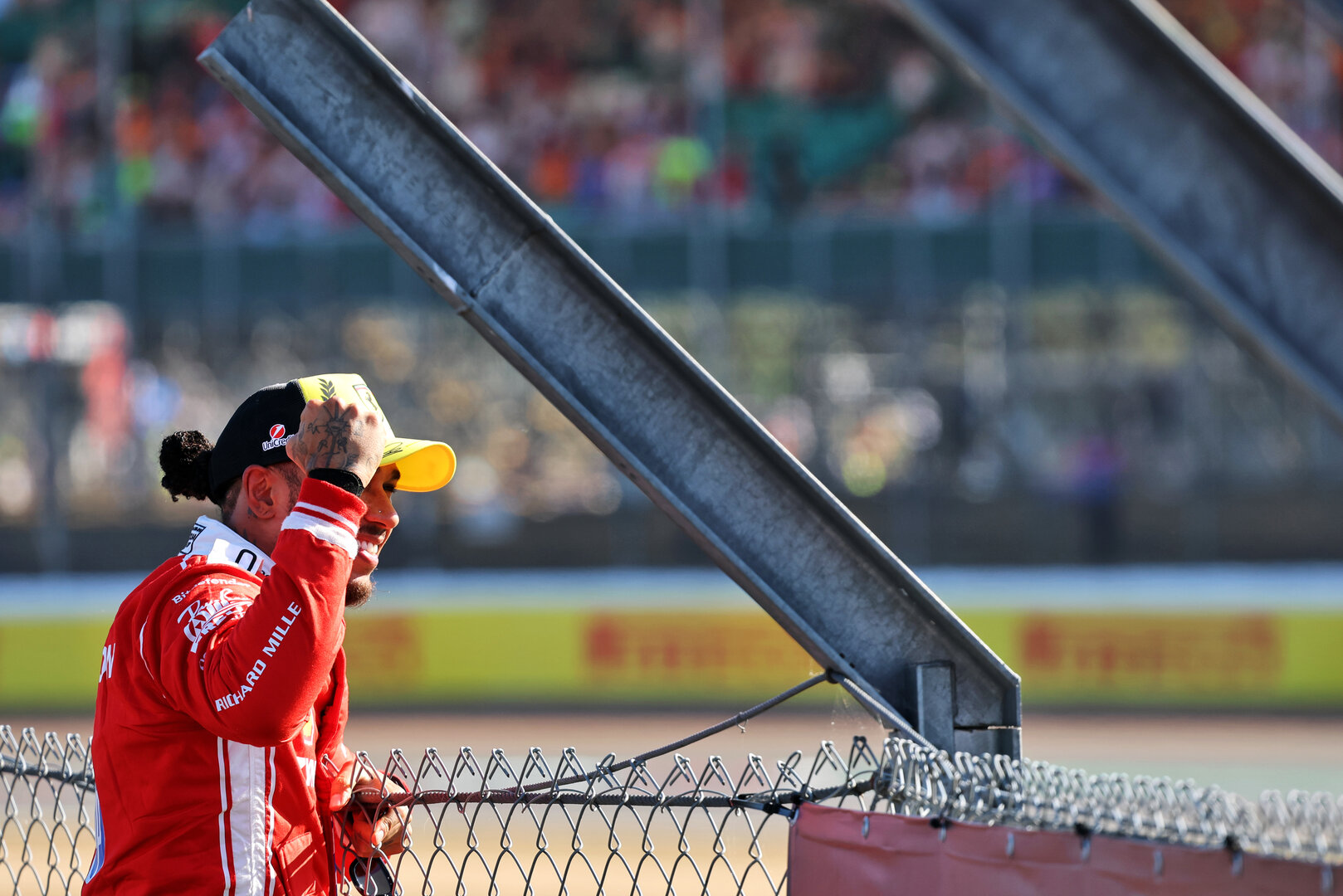 GP GRAN BRETAGNA, Lewis Hamilton (GBR) Ferrari celebrates his pole position in Sprint qualifying parc ferme.
03.07.2026. Formula 1 World Championship, Rd 9, British Grand Prix, Silverstone, England, Sprint Qualifiche Day.
- www.xpbimages.com, EMail: requests@xpbimages.com © Copyright: Batchelor / XPB Images
