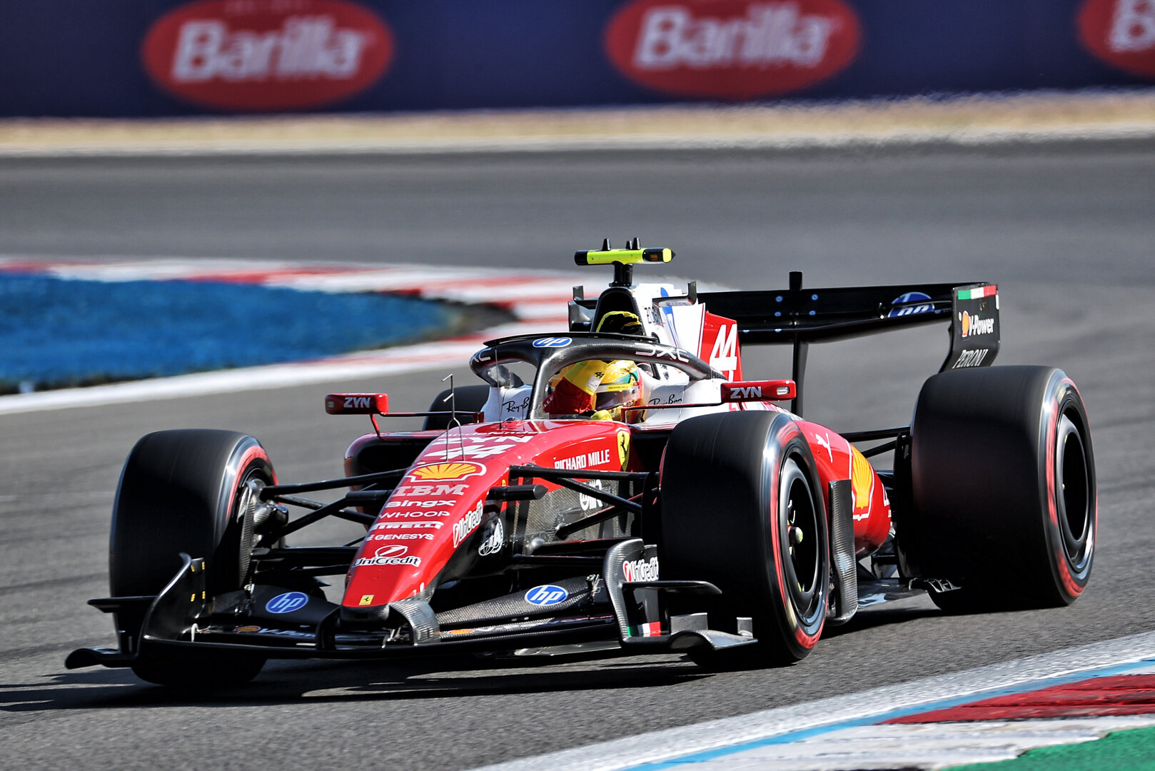 GP GRAN BRETAGNA, Lewis Hamilton (GBR) Ferrari SF-26 celebrates his pole position in Sprint qualifying.
03.07.2026. Formula 1 World Championship, Rd 9, British Grand Prix, Silverstone, England, Sprint Qualifiche Day.
- www.xpbimages.com, EMail: requests@xpbimages.com © Copyright: Davenport / XPB Images