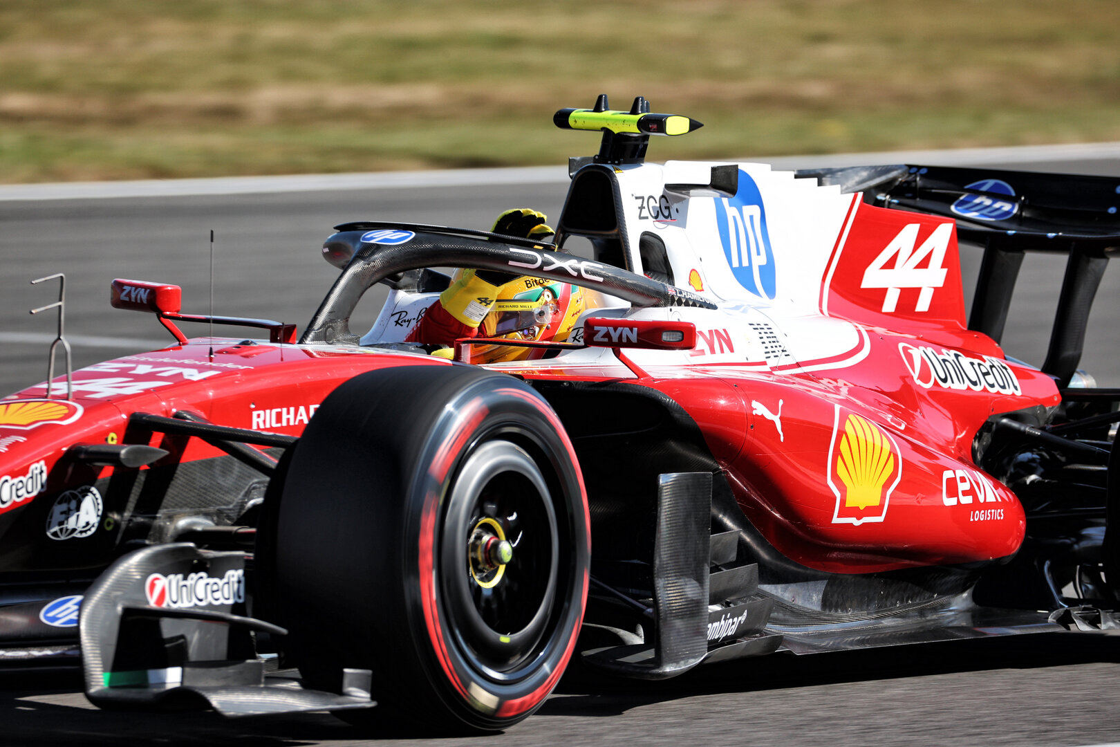 GP GRAN BRETAGNA, Lewis Hamilton (GBR) Ferrari SF-26 celebrates his pole position in Sprint qualifying.
03.07.2026. Formula 1 World Championship, Rd 9, British Grand Prix, Silverstone, England, Sprint Qualifiche Day.
- www.xpbimages.com, EMail: requests@xpbimages.com © Copyright: Davenport / XPB Images