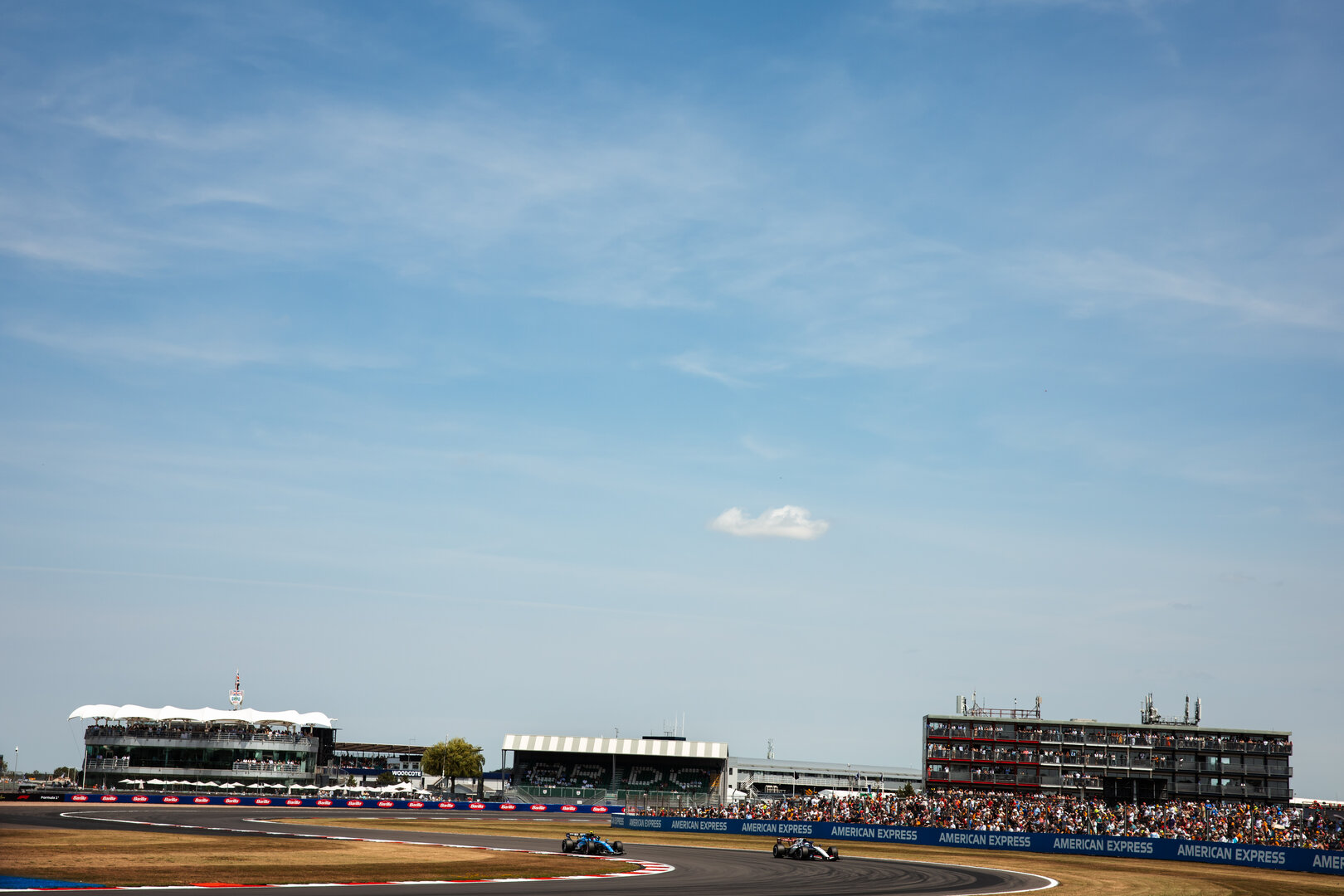 GP GRAN BRETAGNA, Carlos Sainz (ESP) Williams F1 Team FW48 e Sergio Perez (MEX) Cadillac Formula 1 Team MAC-26.
03.07.2026. Formula 1 World Championship, Rd 9, British Grand Prix, Silverstone, England, Sprint Qualifiche Day.
- www.xpbimages.com, EMail: requests@xpbimages.com © Copyright: Bearne / XPB Images