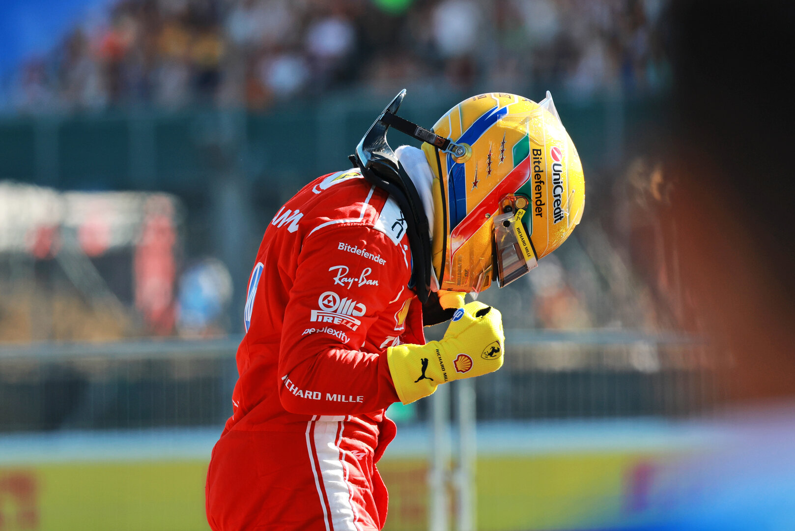 GP GRAN BRETAGNA, Lewis Hamilton (GBR) Ferrari celebrates his pole position in Sprint  qualifying parc ferme.
03.07.2026. Formula 1 World Championship, Rd 9, British Grand Prix, Silverstone, England, Sprint Qualifiche Day.
- www.xpbimages.com, EMail: requests@xpbimages.com © Copyright: Charniaux / XPB Images