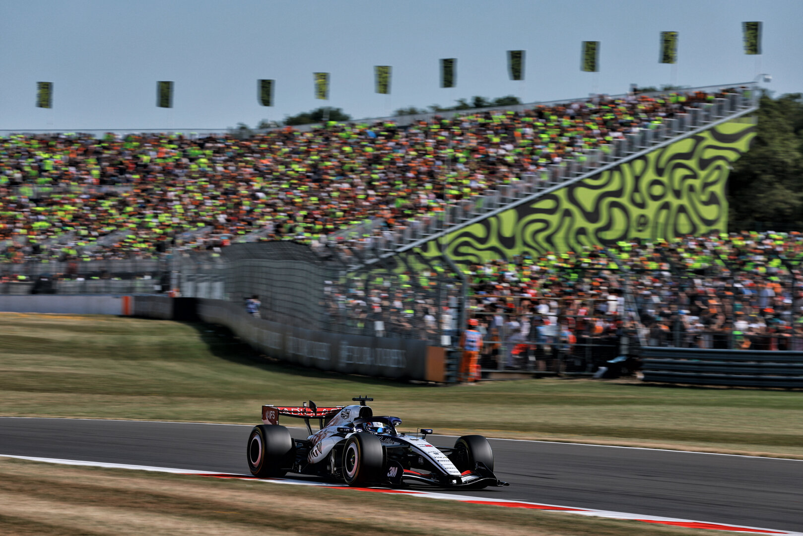 GP GRAN BRETAGNA, Sergio Perez (MEX) Cadillac Formula 1 Team MAC-26.
03.07.2026. Formula 1 World Championship, Rd 9, British Grand Prix, Silverstone, England, Sprint Qualifiche Day.
- www.xpbimages.com, EMail: requests@xpbimages.com © Copyright: Charniaux / XPB Images