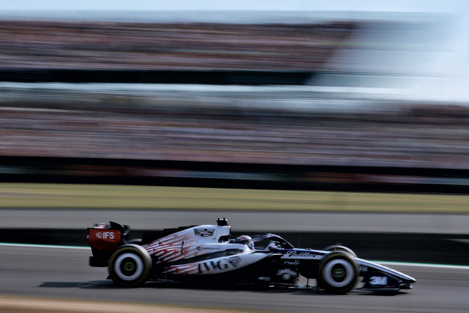GP GRAN BRETAGNA, Sergio Perez (MEX) Cadillac Formula 1 Team MAC-26.
03.07.2026. Formula 1 World Championship, Rd 9, British Grand Prix, Silverstone, England, Sprint Qualifiche Day.
- www.xpbimages.com, EMail: requests@xpbimages.com © Copyright: Charniaux / XPB Images