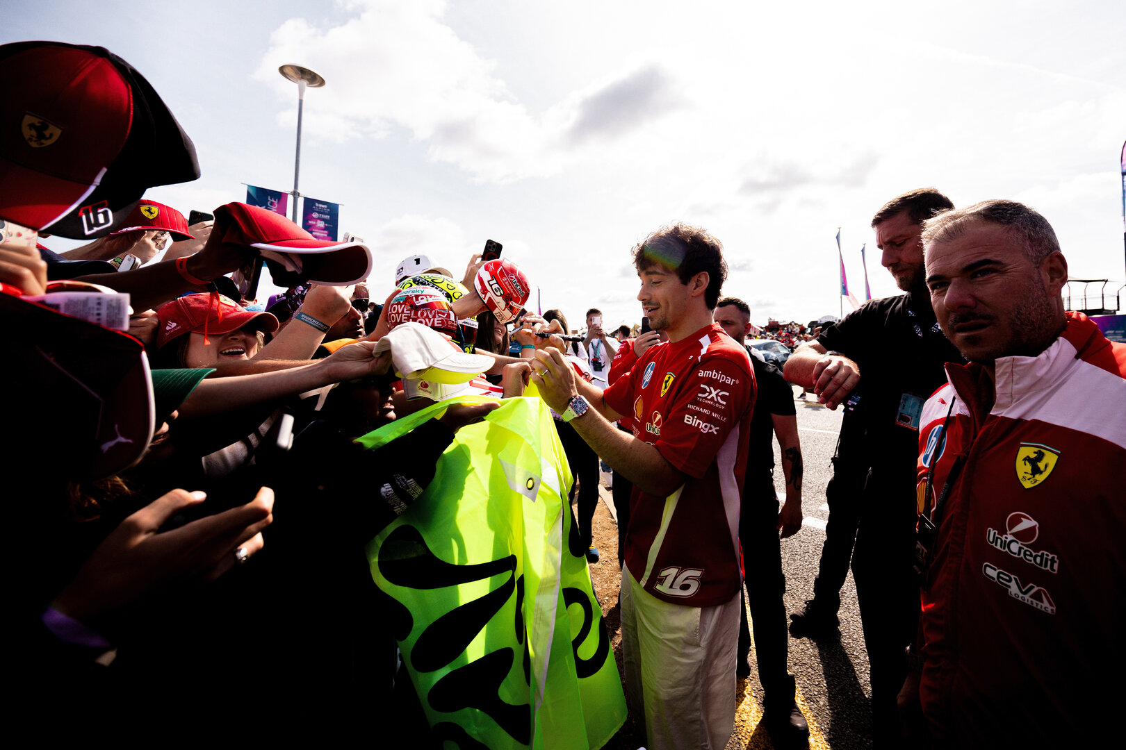 GP GRAN BRETAGNA, Charles Leclerc (MON) Ferrari with fans.
03.07.2026. Formula 1 World Championship, Rd 9, British Grand Prix, Silverstone, England, Sprint Qualifiche Day.
 - www.xpbimages.com, EMail: requests@xpbimages.com © Copyright: Denny / XPB Images