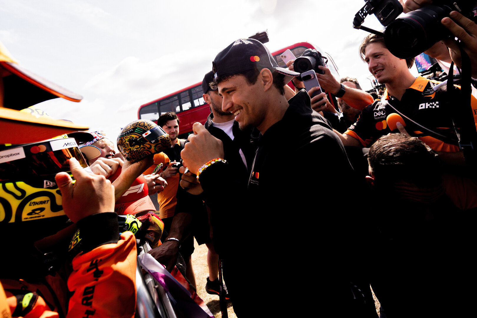 GP GRAN BRETAGNA, Lando Norris (GBR) McLaren F1 Team with fans.
03.07.2026. Formula 1 World Championship, Rd 9, British Grand Prix, Silverstone, England, Sprint Qualifiche Day.
 - www.xpbimages.com, EMail: requests@xpbimages.com © Copyright: Denny / XPB Images