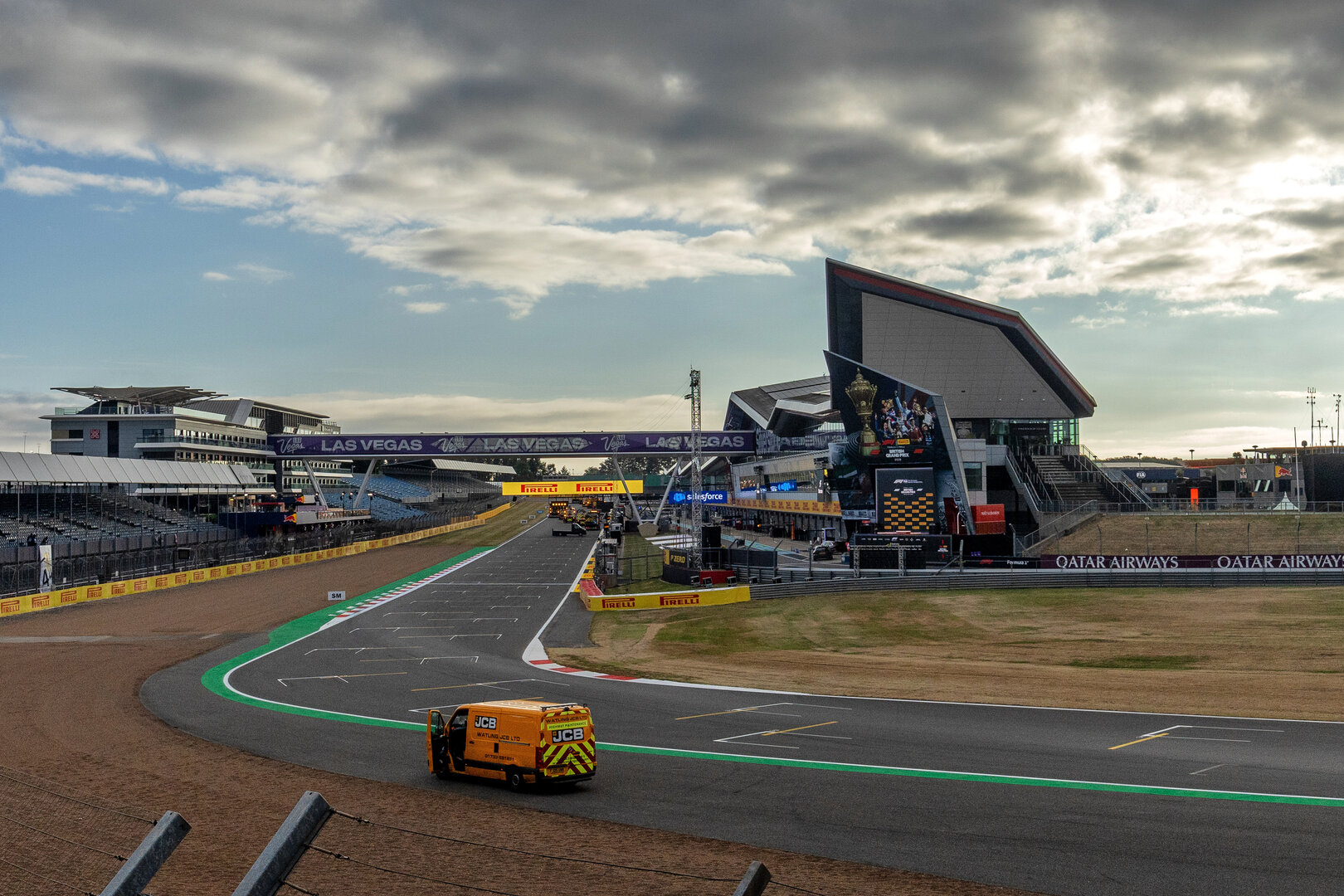 GP GRAN BRETAGNA, Circuit Atmosfera - early morning track preparations.
04.07.2026. Formula 1 World Championship, Rd 9, British Grand Prix, Silverstone, England, Sprint e Qualifiche Day.
- www.xpbimages.com, EMail: requests@xpbimages.com © Copyright: Denny / XPB Images