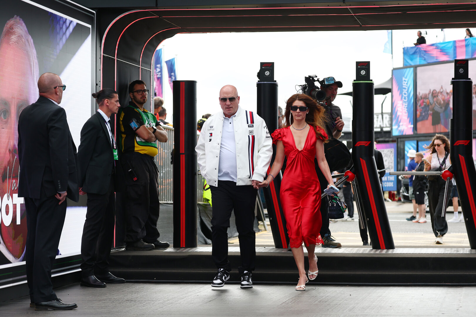 GP GRAN BRETAGNA, (L to R): Dan Towriss (USA) Cadillac F1 Team e TWG Motorsports CEO with sua moglie Cassidy Towriss (USA).
04.07.2026. Formula 1 World Championship, Rd 9, British Grand Prix, Silverstone, England, Sprint e Qualifiche Day.
- www.xpbimages.com, EMail: requests@xpbimages.com © Copyright: Bearne / XPB Images