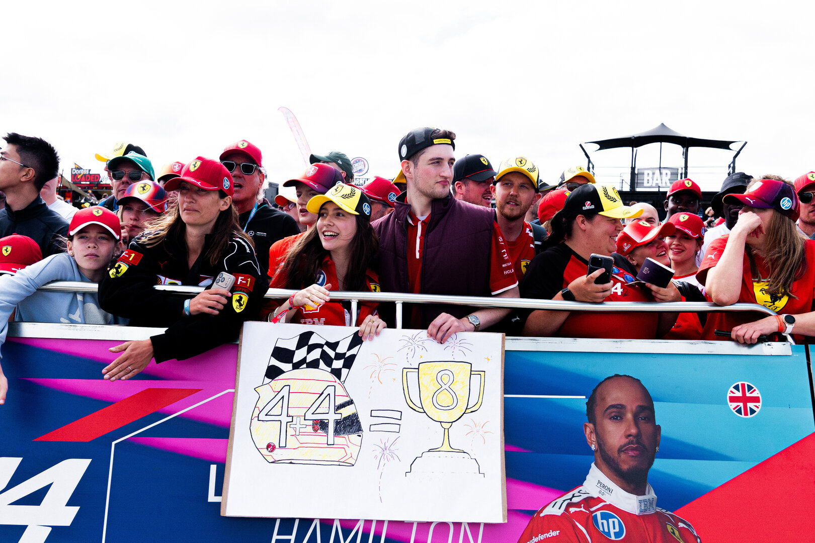 GP GRAN BRETAGNA, Circuit Atmosfera - Lewis Hamilton (GBR) Ferrari fans
04.07.2026. Formula 1 World Championship, Rd 9, British Grand Prix, Silverstone, England, Sprint e Qualifiche Day.
 - www.xpbimages.com, EMail: requests@xpbimages.com © Copyright: Denny / XPB Images