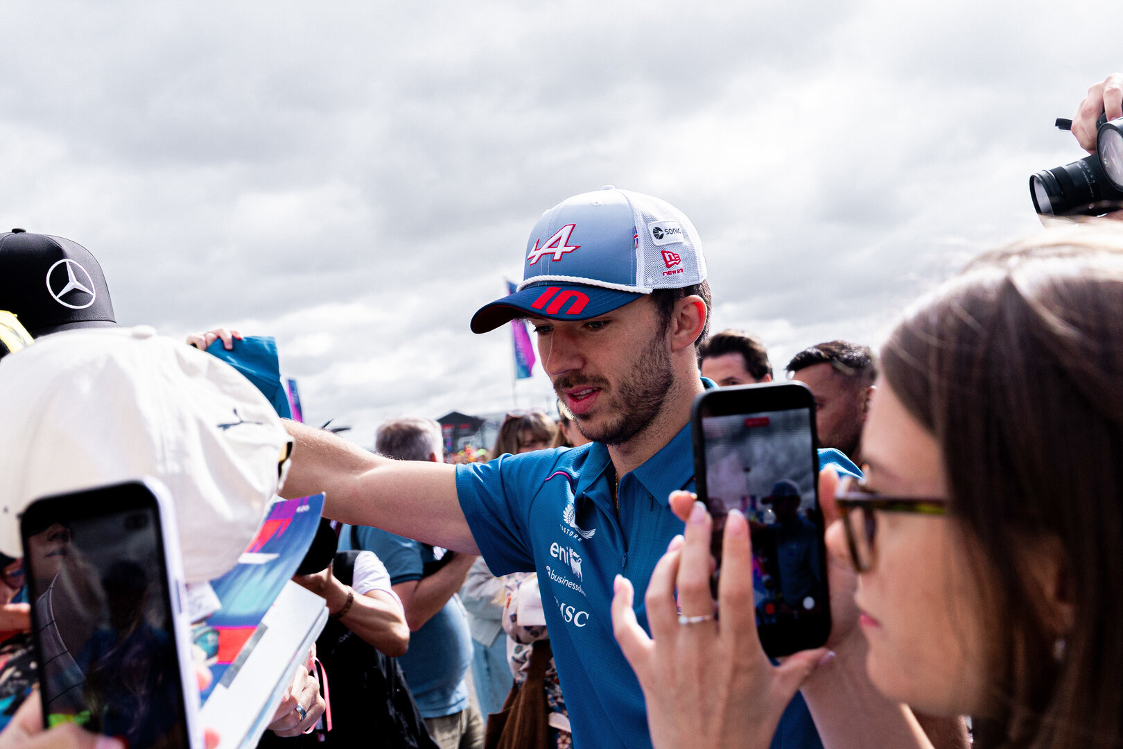 GP GRAN BRETAGNA, Pierre Gasly (FRA) Alpine F1 Team with fans.
04.07.2026. Formula 1 World Championship, Rd 9, British Grand Prix, Silverstone, England, Sprint e Qualifiche Day.
 - www.xpbimages.com, EMail: requests@xpbimages.com © Copyright: Denny / XPB Images