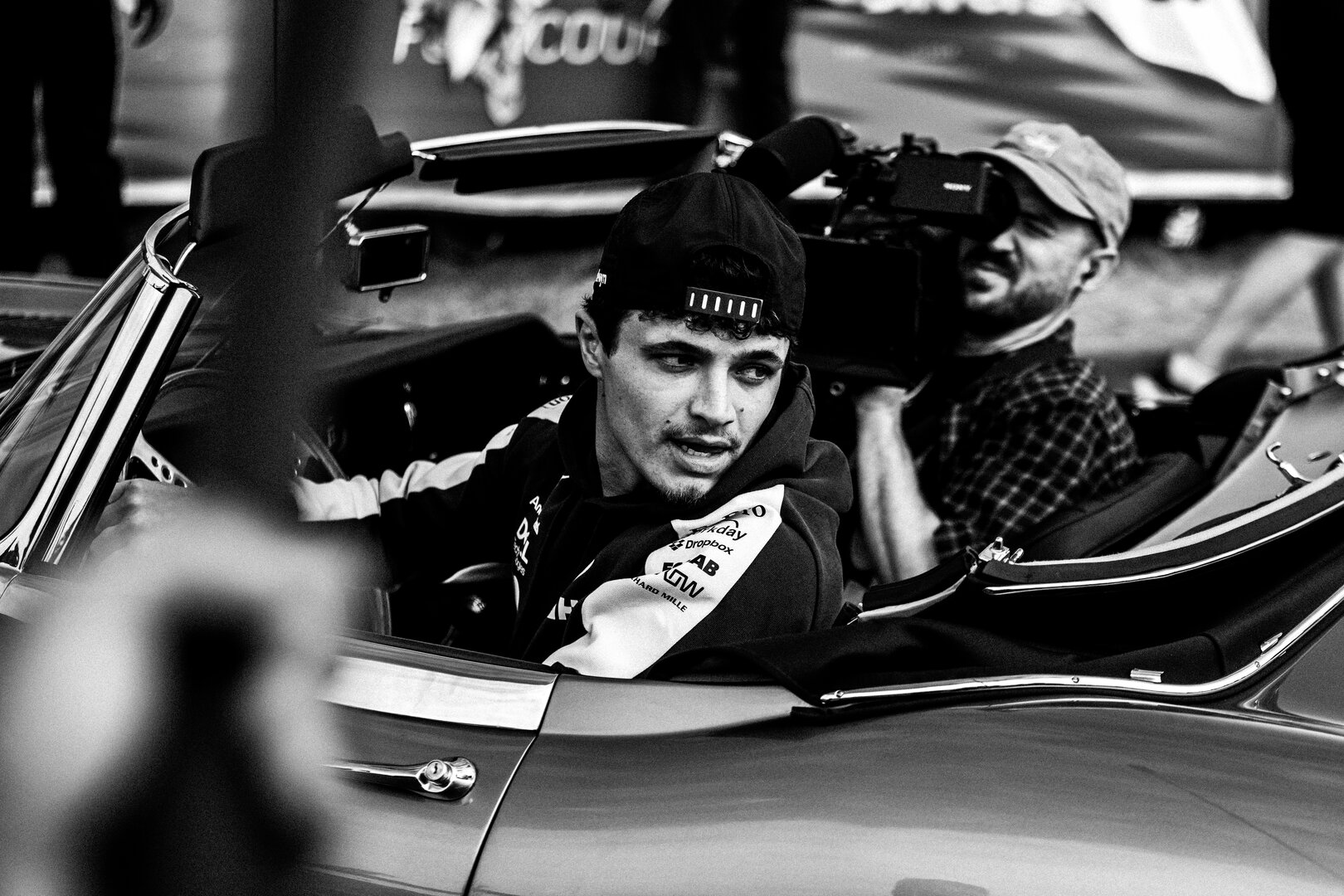 GP GRAN BRETAGNA, Lando Norris (GBR) McLaren F1 Team arrives at the paddock in a Jaguar E-Type.
04.07.2026. Formula 1 World Championship, Rd 9, British Grand Prix, Silverstone, England, Sprint e Qualifiche Day.
- www.xpbimages.com, EMail: requests@xpbimages.com © Copyright: Denny / XPB Images
