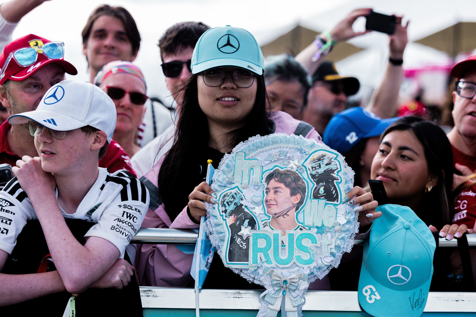 GP GRAN BRETAGNA, Circuit Atmosfera - George Russell (GBR) Mercedes AMG Formula One Team fans.
04.07.2026. Formula 1 World Championship, Rd 9, British Grand Prix, Silverstone, England, Sprint e Qualifiche Day.
- www.xpbimages.com, EMail: requests@xpbimages.com © Copyright: Denny / XPB Images