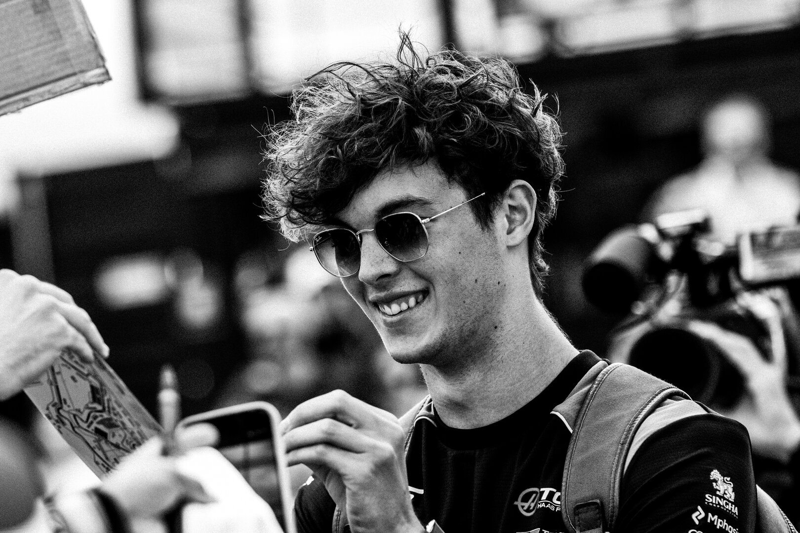 GP GRAN BRETAGNA, Oliver Bearman (GBR) Haas F1 Team with fans.
04.07.2026. Formula 1 World Championship, Rd 9, British Grand Prix, Silverstone, England, Sprint e Qualifiche Day.
 - www.xpbimages.com, EMail: requests@xpbimages.com © Copyright: Denny / XPB Images