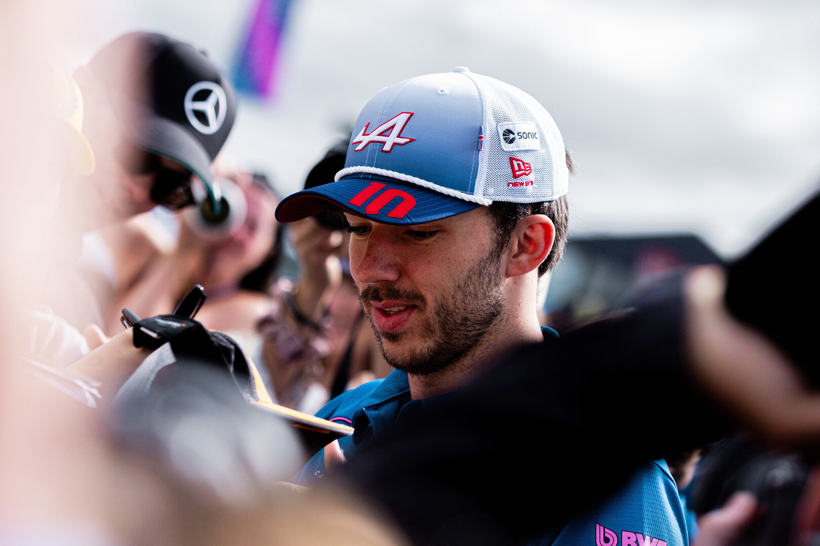 GP GRAN BRETAGNA, Pierre Gasly (FRA) Alpine F1 Team with fans.
04.07.2026. Formula 1 World Championship, Rd 9, British Grand Prix, Silverstone, England, Sprint e Qualifiche Day.
 - www.xpbimages.com, EMail: requests@xpbimages.com © Copyright: Denny / XPB Images