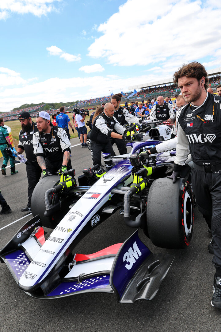 GP GRAN BRETAGNA, Sergio Perez (MEX) Cadillac Formula 1 Team MAC-26 on the grid.
04.07.2026. Formula 1 World Championship, Rd 9, British Grand Prix, Silverstone, England, Sprint e Qualifiche Day.
- www.xpbimages.com, EMail: requests@xpbimages.com © Copyright: Batchelor / XPB Images