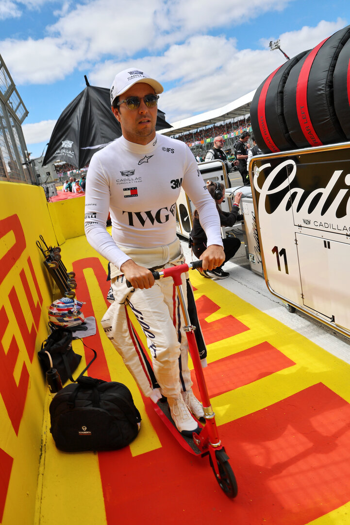 GP GRAN BRETAGNA, Sergio Perez (MEX) Cadillac Formula 1 Team on the grid.
04.07.2026. Formula 1 World Championship, Rd 9, British Grand Prix, Silverstone, England, Sprint e Qualifiche Day.
- www.xpbimages.com, EMail: requests@xpbimages.com © Copyright: Batchelor / XPB Images