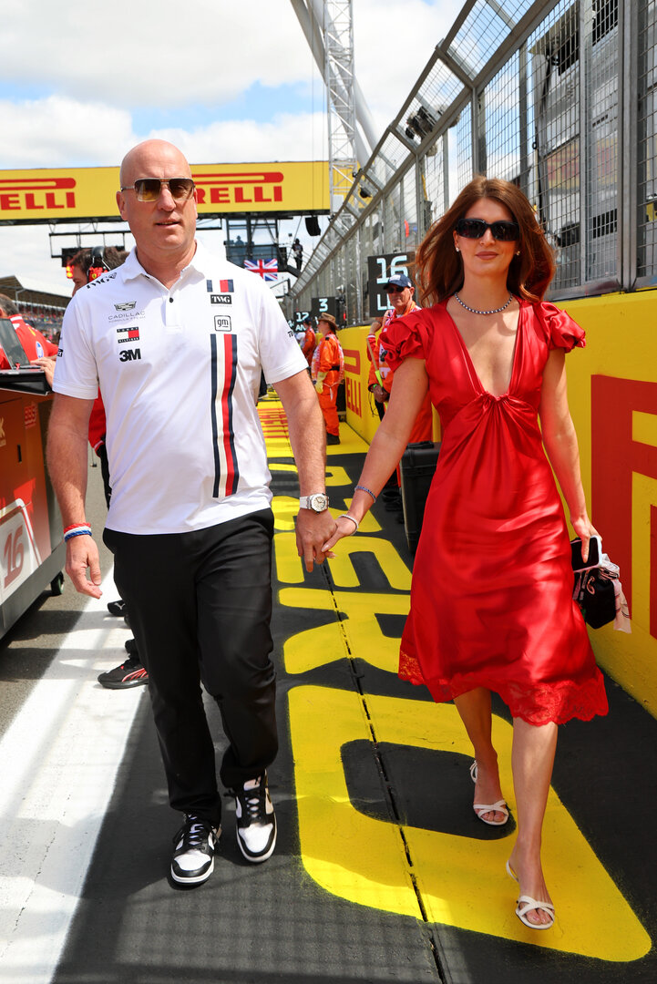 GP GRAN BRETAGNA, (L to R): Dan Towriss (USA) Cadillac F1 Team e TWG Motorsports CEO with Cassidy Towriss (USA) on the grid.
04.07.2026. Formula 1 World Championship, Rd 9, British Grand Prix, Silverstone, England, Sprint e Qualifiche Day.
- www.xpbimages.com, EMail: requests@xpbimages.com © Copyright: Batchelor / XPB Images