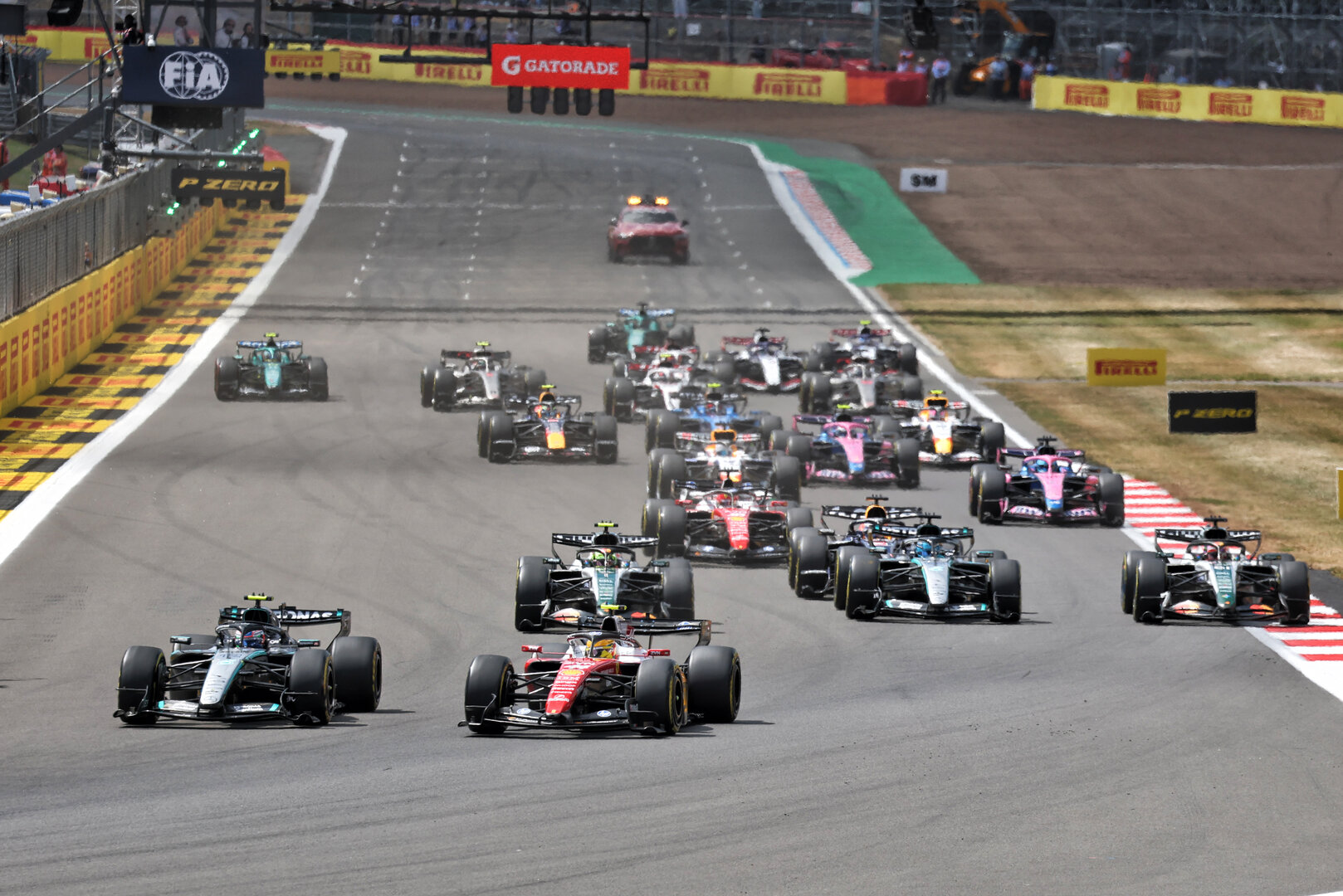 GP GRAN BRETAGNA, Lewis Hamilton (GBR) Ferrari SF-26 davanti a Andrea Kimi Antonelli (ITA) Mercedes AMG Formula One Team W17 at the partenza of the race.
04.07.2026. Formula 1 World Championship, Rd 9, British Grand Prix, Silverstone, England, Sprint e Qualifiche Day.
- www.xpbimages.com, EMail: requests@xpbimages.com © Copyright: Moy / XPB Images