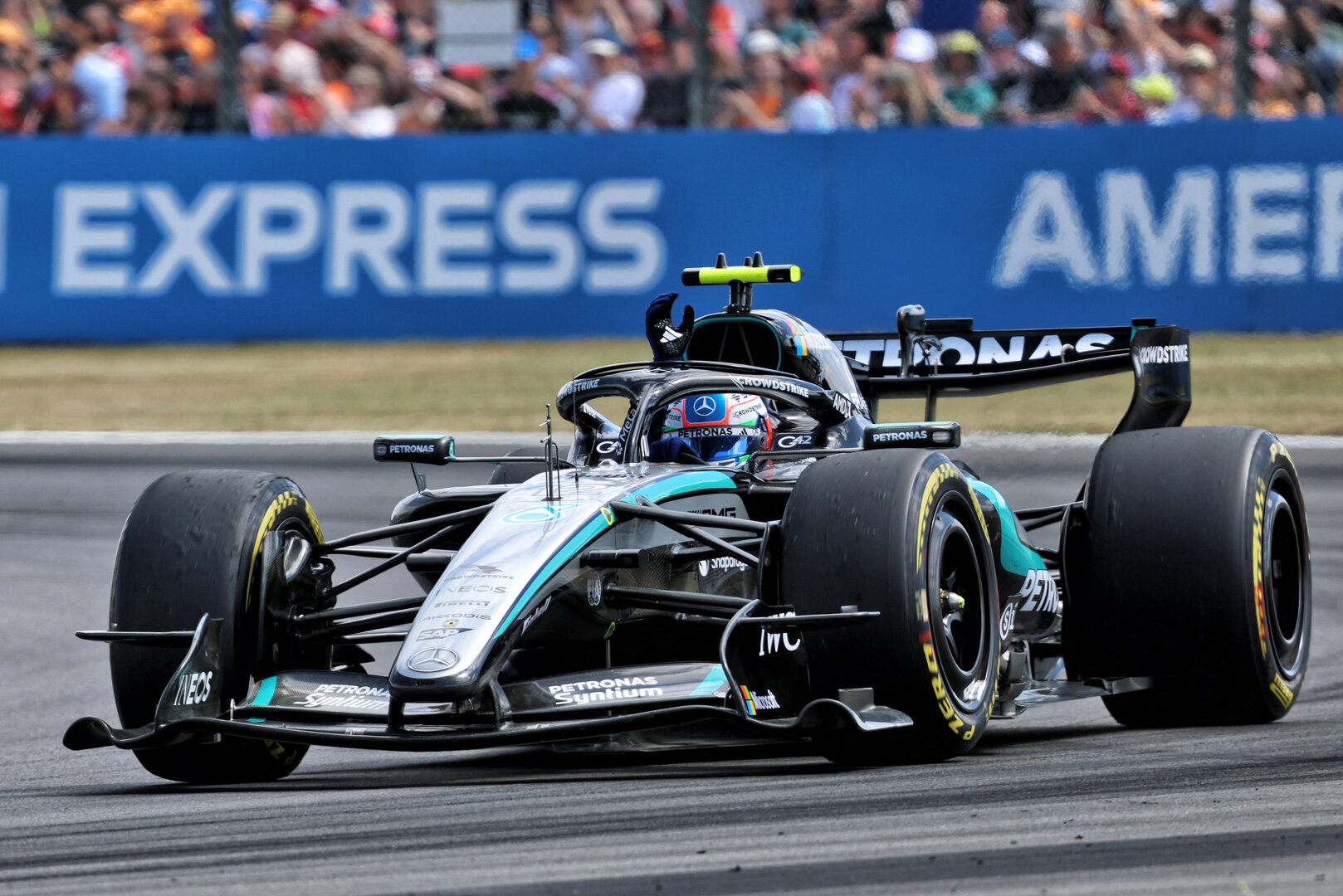 GP GRAN BRETAGNA, Sprint winner Andrea Kimi Antonelli (ITA) Mercedes AMG Formula One Team W17 waves at the end of the race.
04.07.2026. Formula 1 World Championship, Rd 9, British Grand Prix, Silverstone, England, Sprint e Qualifiche Day.
- www.xpbimages.com, EMail: requests@xpbimages.com © Copyright: Batchelor / XPB Images