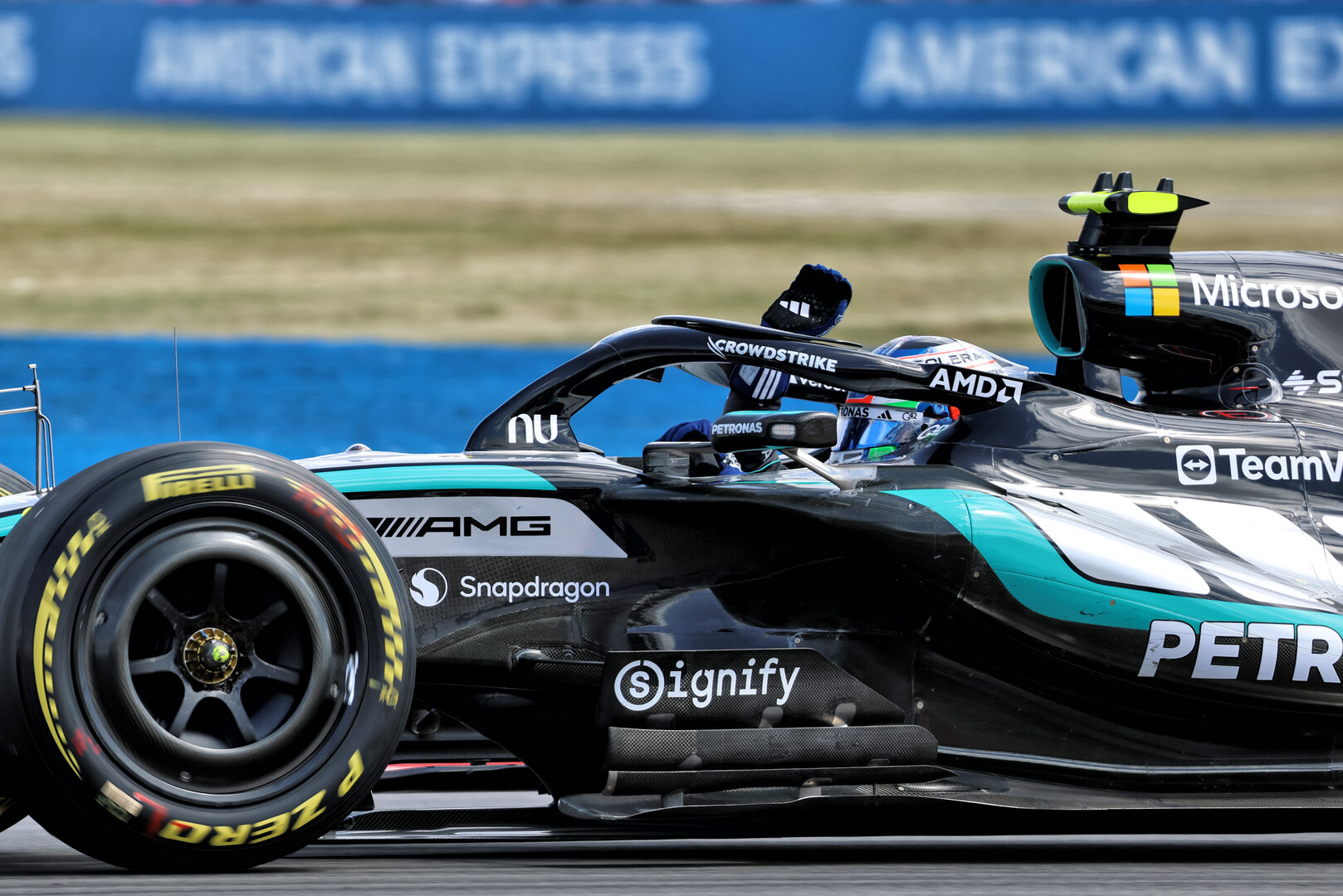 GP GRAN BRETAGNA, Sprint winner Andrea Kimi Antonelli (ITA) Mercedes AMG Formula One Team W17 waves at the end of the race.
04.07.2026. Formula 1 World Championship, Rd 9, British Grand Prix, Silverstone, England, Sprint e Qualifiche Day.
- www.xpbimages.com, EMail: requests@xpbimages.com © Copyright: Batchelor / XPB Images
