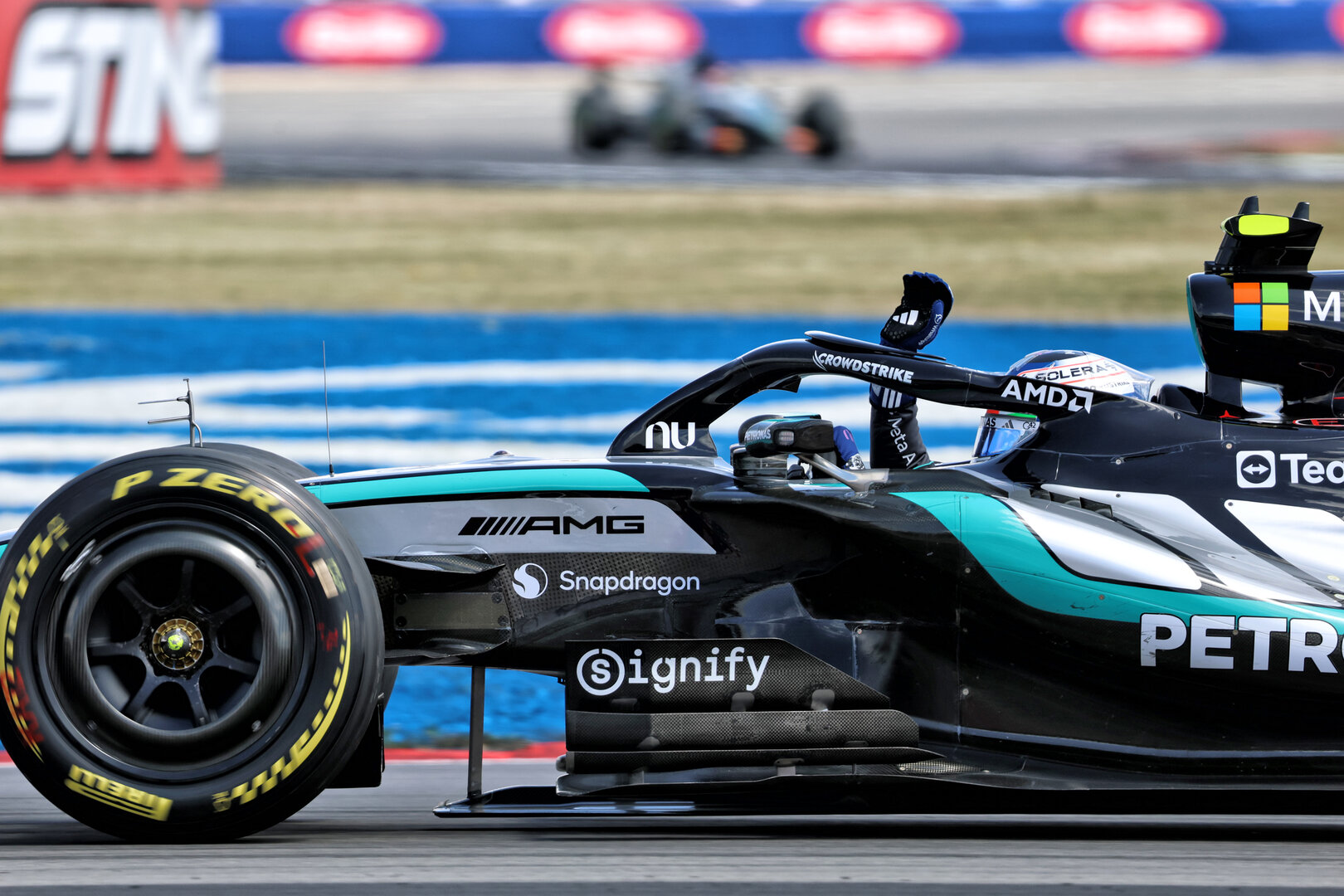 GP GRAN BRETAGNA, Sprint winner Andrea Kimi Antonelli (ITA) Mercedes AMG Formula One Team W17 waves at the end of the race.
04.07.2026. Formula 1 World Championship, Rd 9, British Grand Prix, Silverstone, England, Sprint e Qualifiche Day.
- www.xpbimages.com, EMail: requests@xpbimages.com © Copyright: Batchelor / XPB Images
