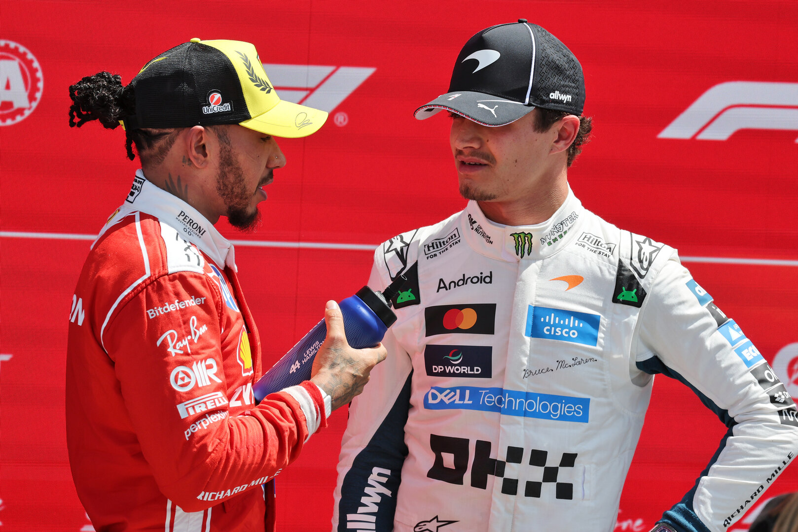 GP GRAN BRETAGNA, (L to R): Second placed Lewis Hamilton (GBR) Ferrari e third placed Lando Norris (GBR) McLaren F1 Team in Sprint parc ferme.
04.07.2026. Formula 1 World Championship, Rd 9, British Grand Prix, Silverstone, England, Sprint e Qualifiche Day.
- www.xpbimages.com, EMail: requests@xpbimages.com © Copyright: Moy / XPB Images