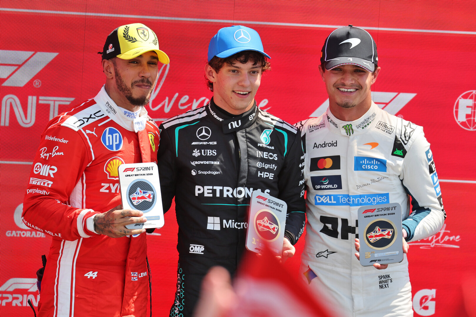 GP GRAN BRETAGNA, Sprint top three in parc ferme (L to R): Lewis Hamilton (GBR) Ferrari, second; Andrea Kimi Antonelli (ITA) Mercedes AMG Formula One Team, vincitore; Lando Norris (GBR) McLaren F1 Team, third.
04.07.2026. Formula 1 World Championship, Rd 9, British Grand Prix, Silverstone, England, Sprint e Qualifiche Day.
- www.xpbimages.com, EMail: requests@xpbimages.com © Copyright: Moy / XPB Images