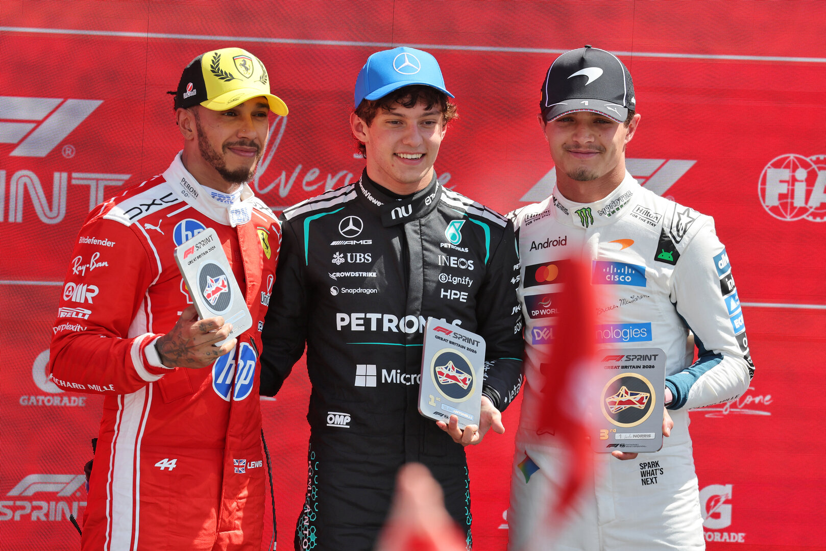 GP GRAN BRETAGNA, Sprint top three in parc ferme (L to R): Lewis Hamilton (GBR) Ferrari, second; Andrea Kimi Antonelli (ITA) Mercedes AMG Formula One Team, vincitore; Lando Norris (GBR) McLaren F1 Team, third.
04.07.2026. Formula 1 World Championship, Rd 9, British Grand Prix, Silverstone, England, Sprint e Qualifiche Day.
- www.xpbimages.com, EMail: requests@xpbimages.com © Copyright: Moy / XPB Images