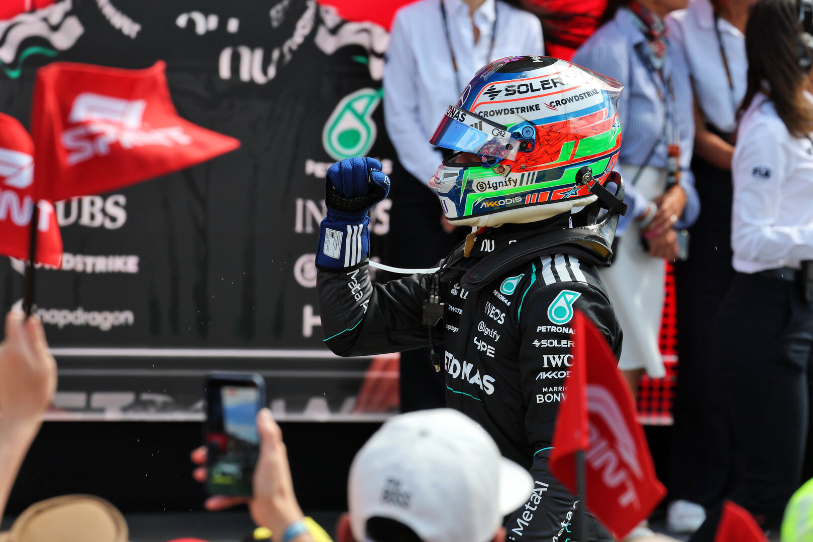 GP GRAN BRETAGNA, Gara winner Andrea Kimi Antonelli (ITA) Mercedes AMG Formula One Team celebrates in Sprint parc ferme.
04.07.2026. Formula 1 World Championship, Rd 9, British Grand Prix, Silverstone, England, Sprint e Qualifiche Day.
- www.xpbimages.com, EMail: requests@xpbimages.com © Copyright: Moy / XPB Images